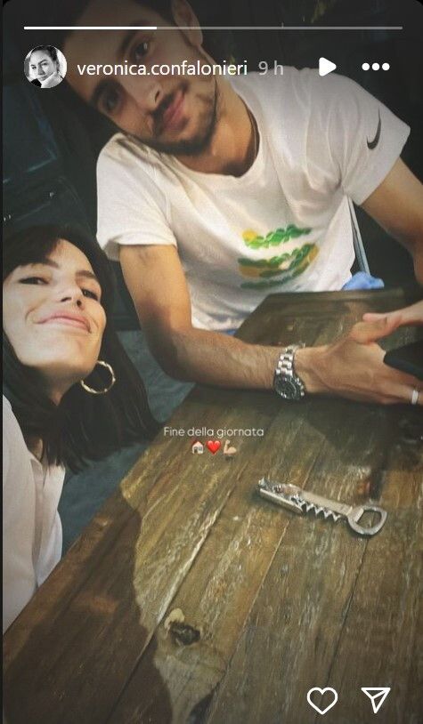 Lorenzo Musetti a Wimbledon con la compagna Veronica e il figlio