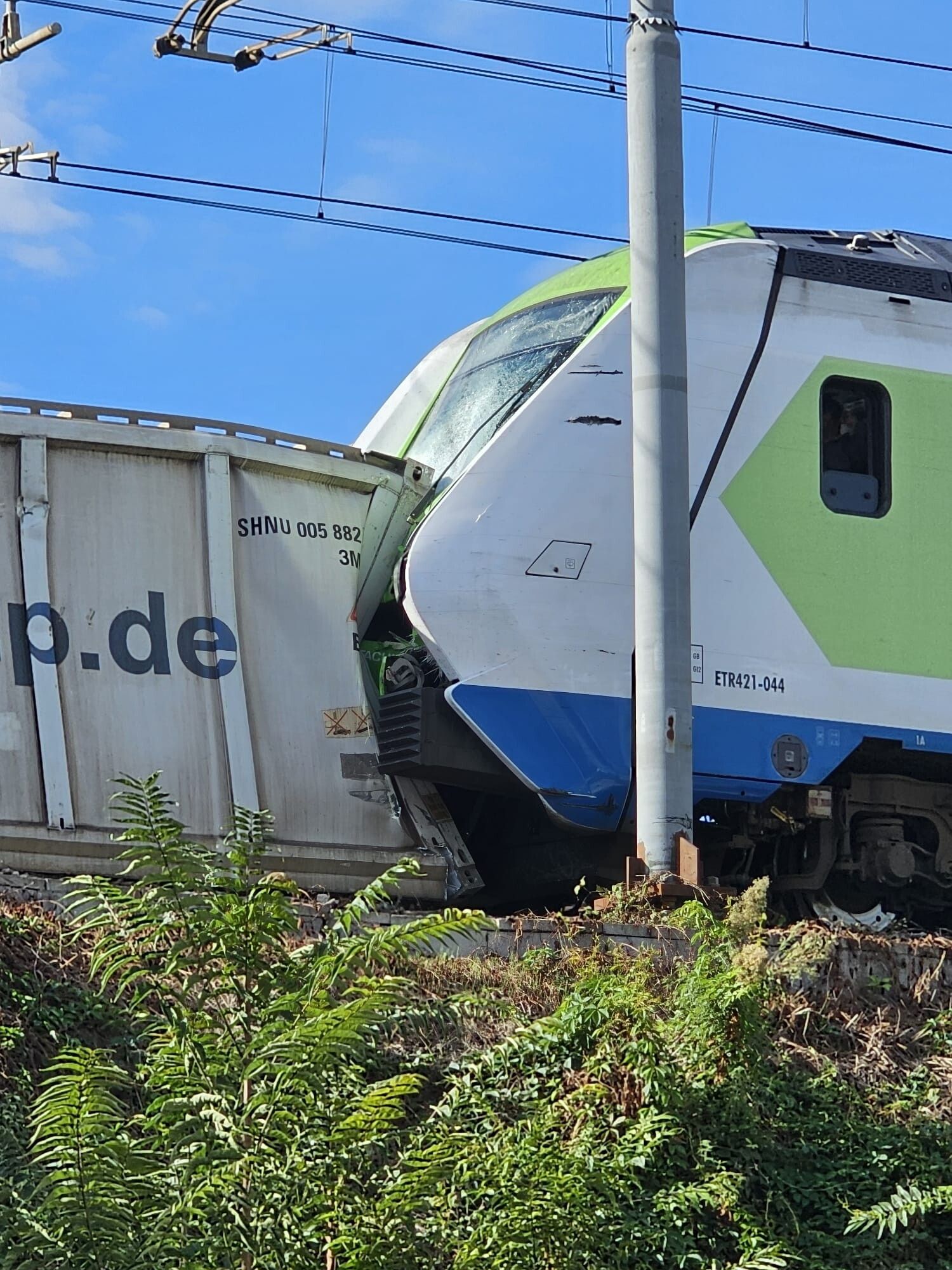 Incidente ferroviario a Milano treno fuori dai binari, un ferito