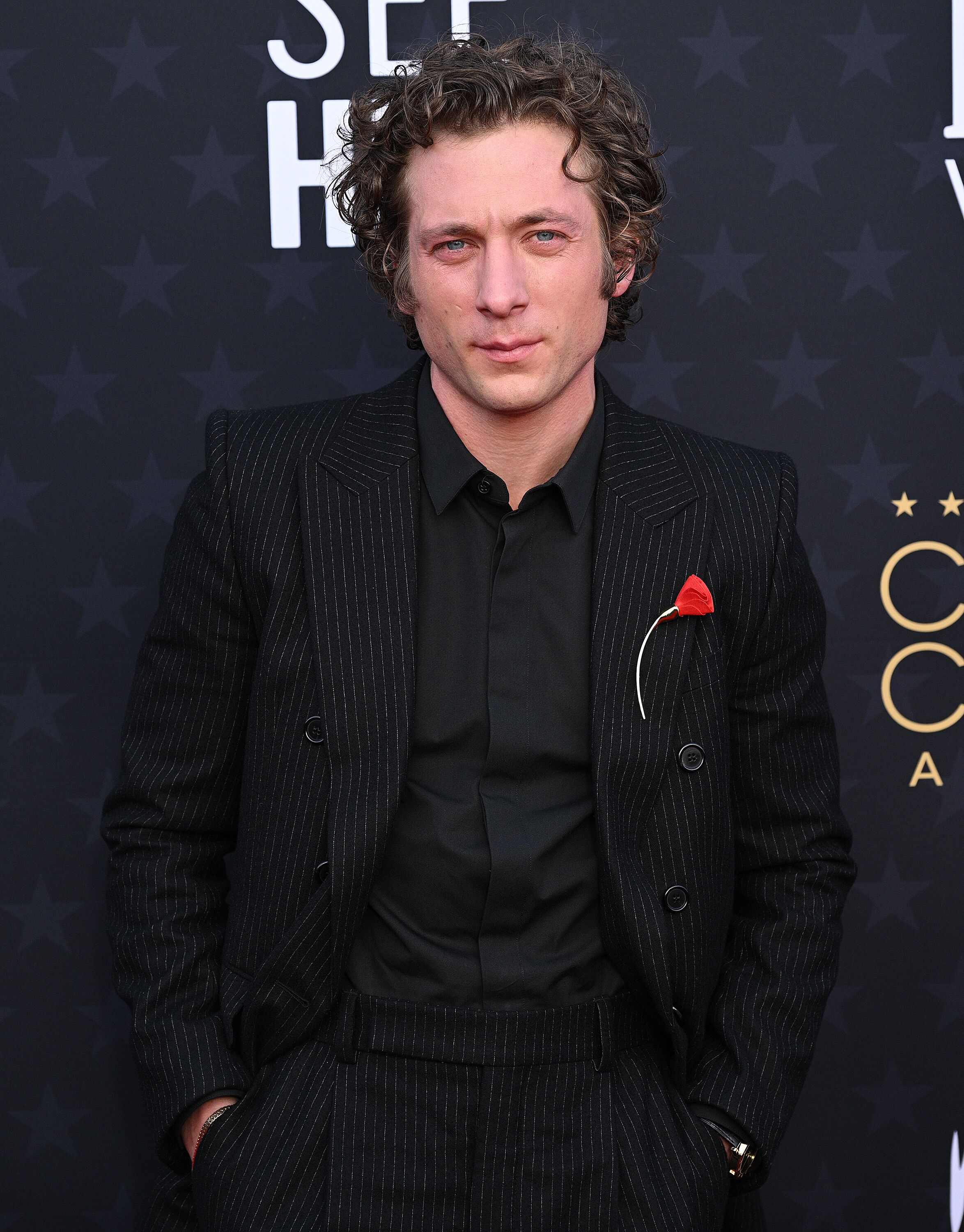 © Afp  | Emmy 2024, il look da red carpet di Jeremy Allen White: giacca da smoking bianca e pantalone nero