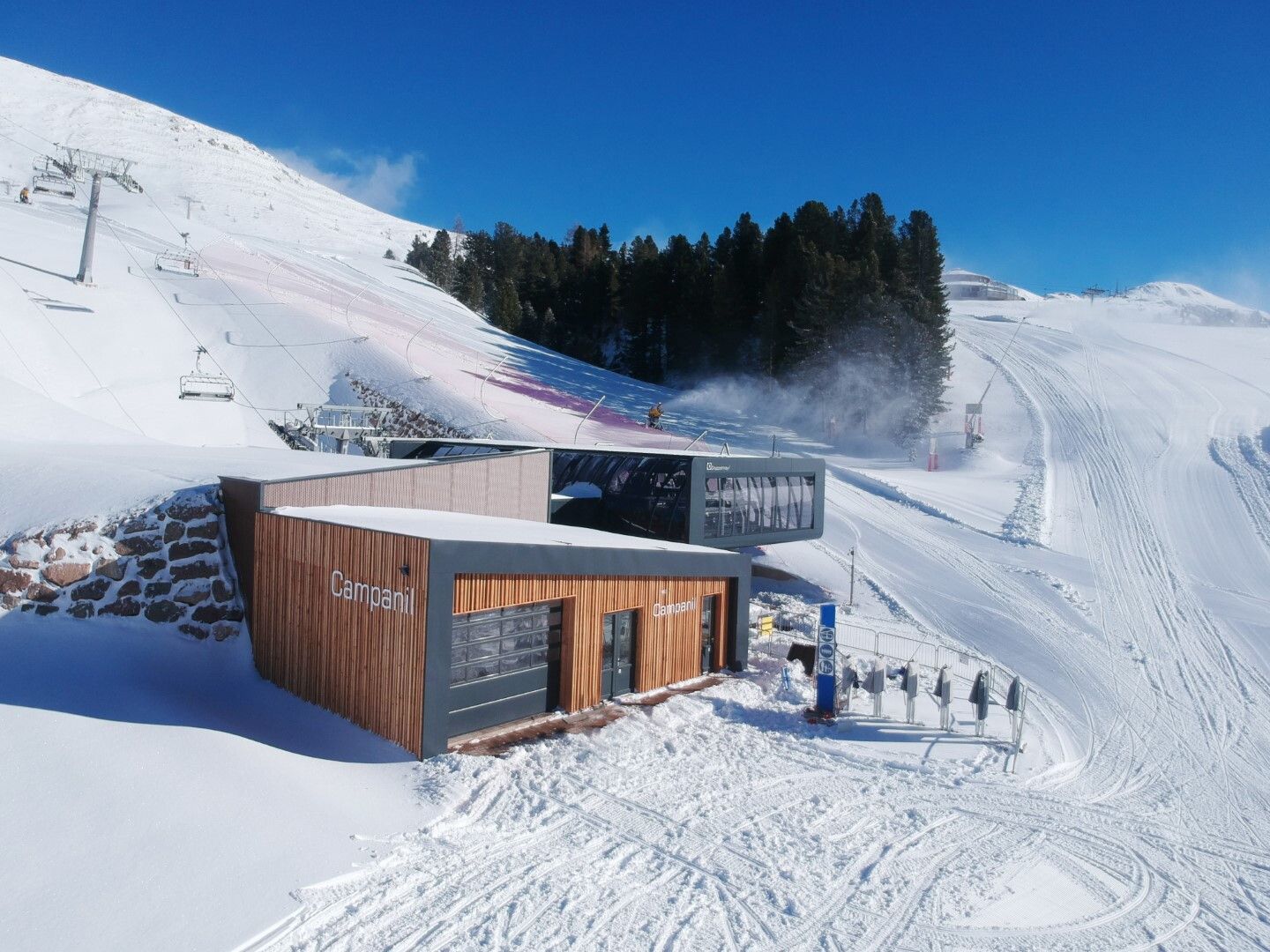 © Ente del Turismo  | Rifugio Mythe, skiarea di Peio. Ph Giacomo Podetti