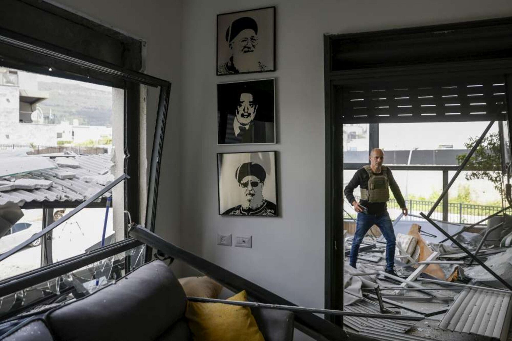© Afp | Case colpite dai razzi di Hezbollah a Kiryat Shmona, nel nord di Israele, vicino al confine con il Libano
