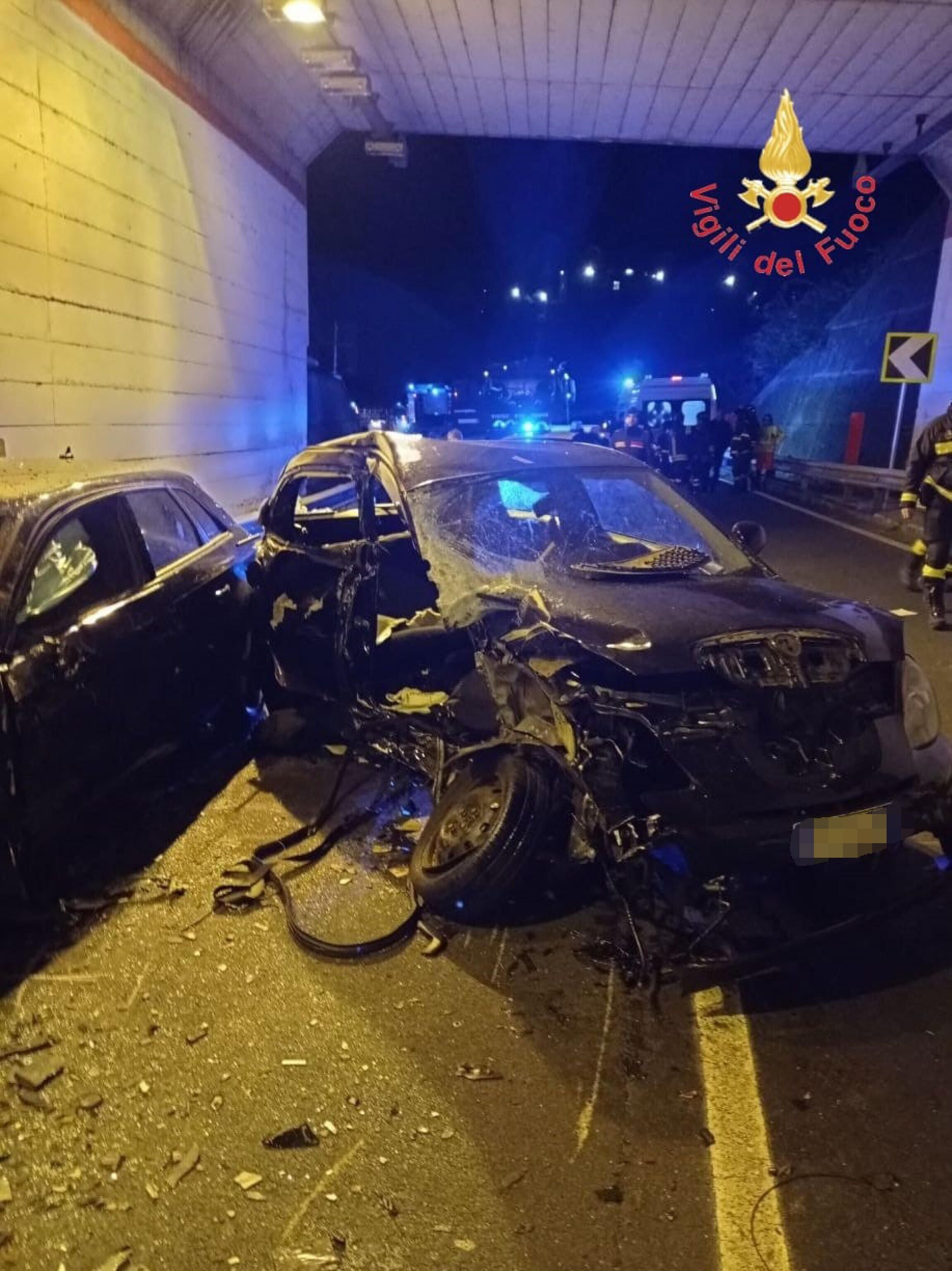 Incidente stradale a Catanzaro, morto un 15enne: 6 giovani feriti