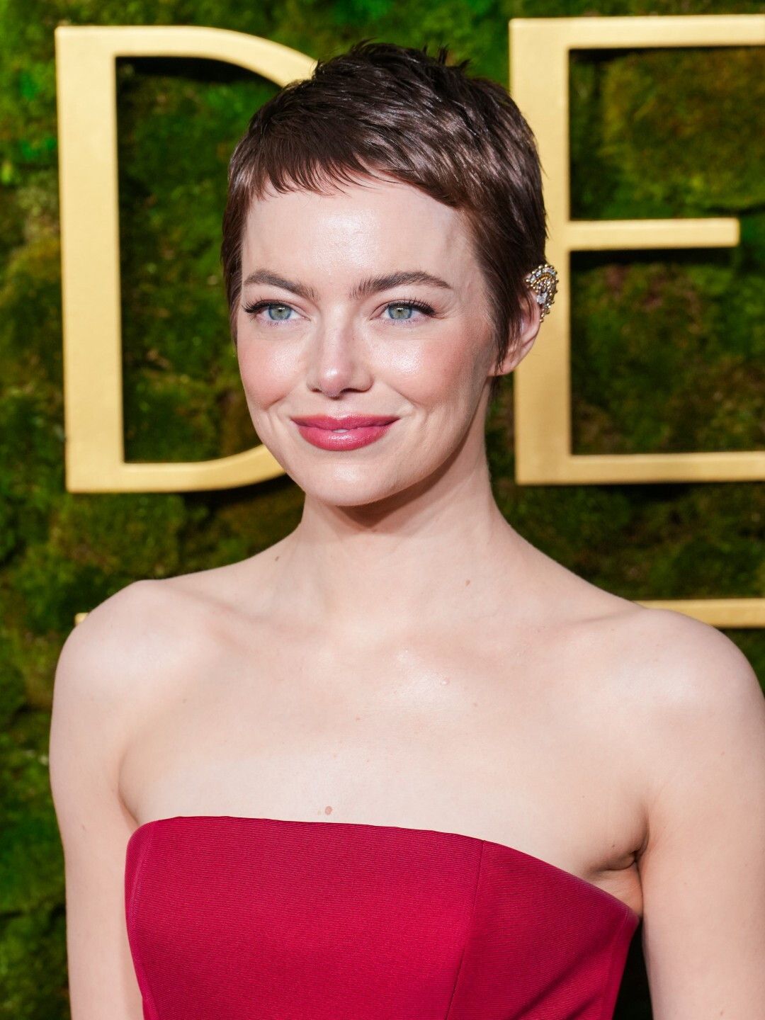 © Afp  | Capelli, Emma Stone ai Golden Globe Awards: il suo pixie cut è il taglio del momento