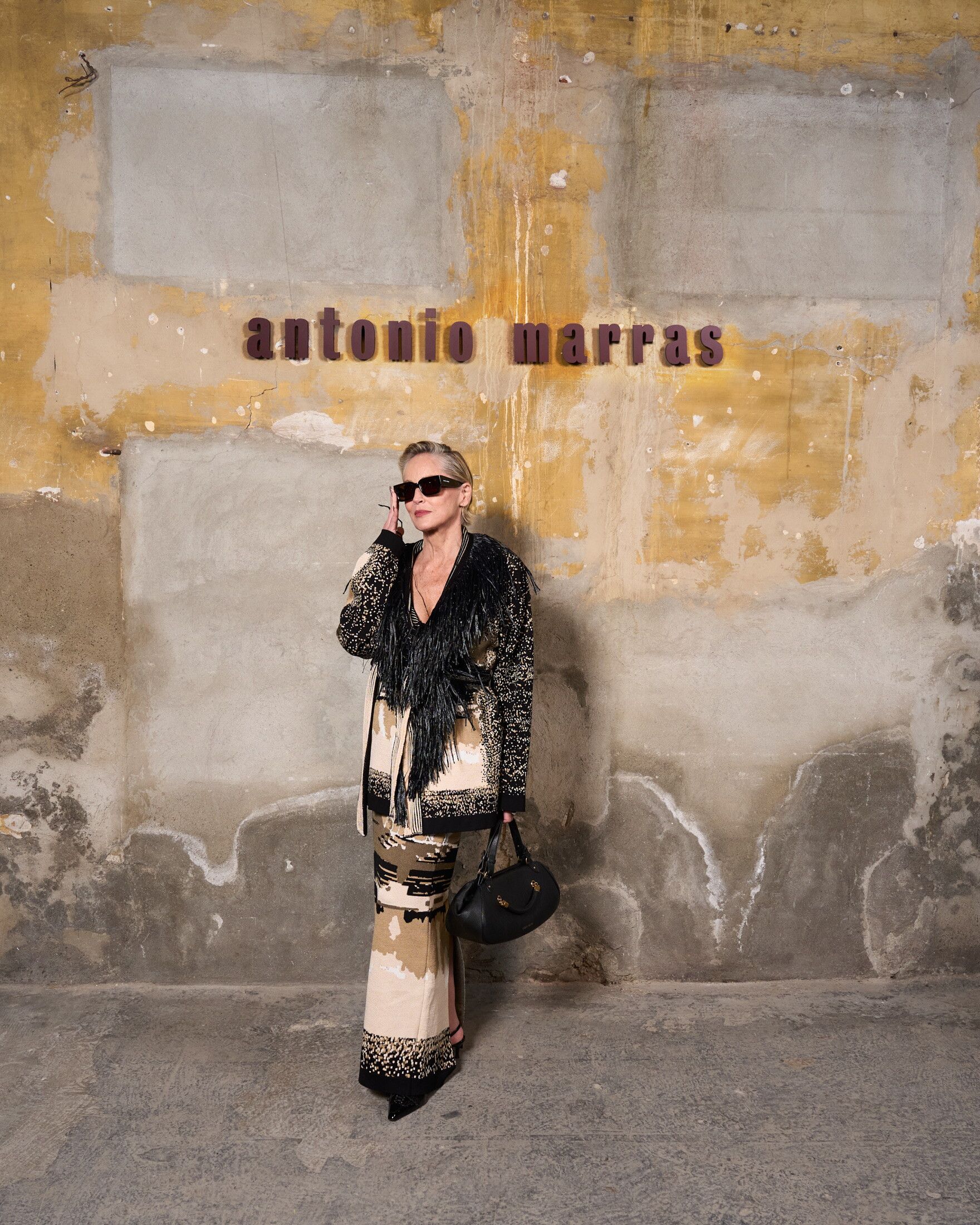 © Ufficio stampa  | Sharon Stone ospite speciale di Antonio Marras alla sfilata di presentazione della collezione autunno inverno 2025-2026