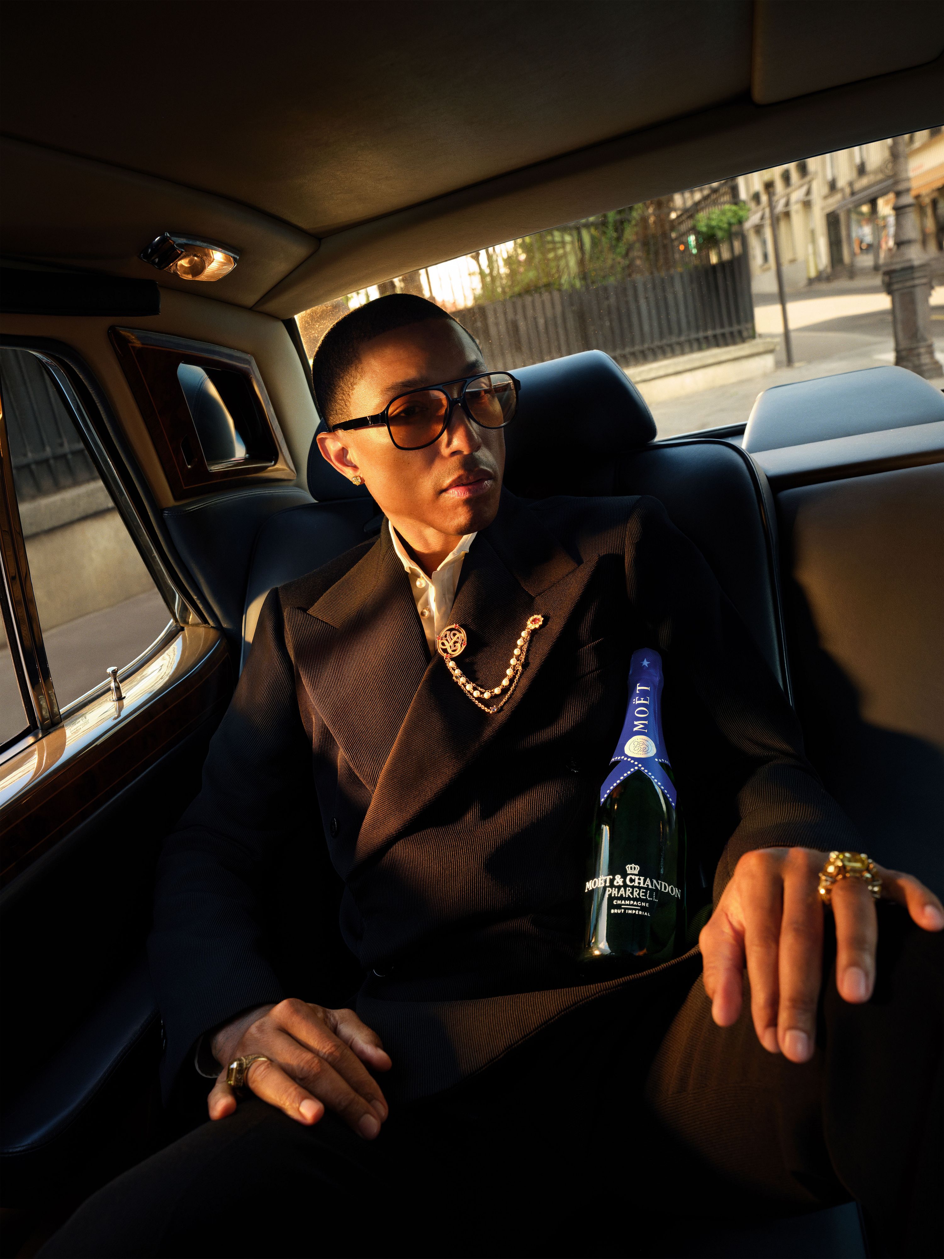 © Ufficio stampa  | Moët & Chandon Pharrell Williams Limited Edition - Hero Blue Bow - Credits: Anthony Seklaoui