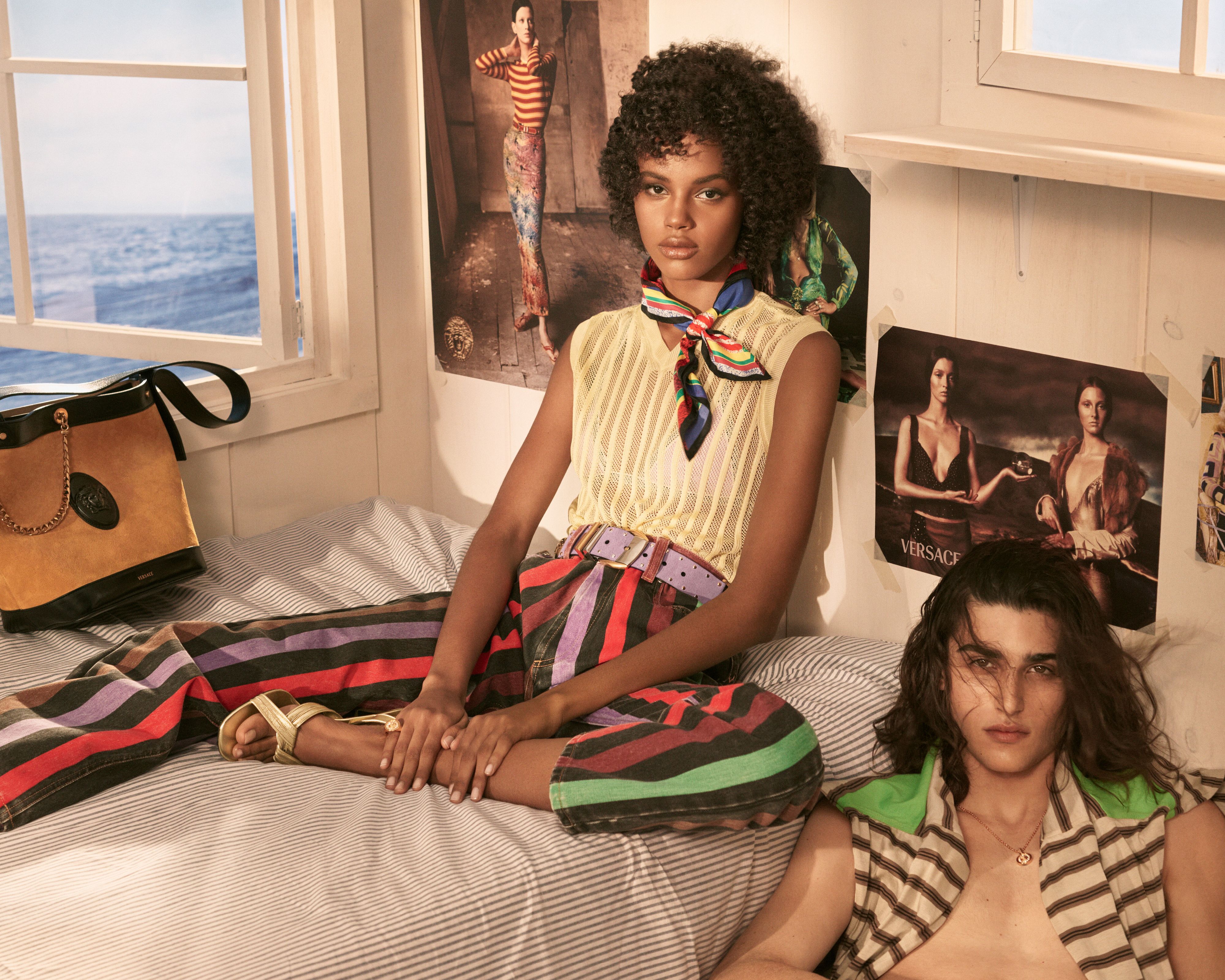 © Ufficio stampa | Versace, gli scatti della nuova campagna La Vacanza 2026, Versace Obsessed (photography: Steven Meisel / Art + Commerce)