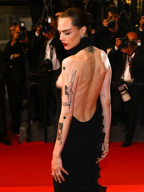 © IPA | Addio reggiseno, a Cannes 79 tra le star è tendenza “braless”: Cara Delevingne