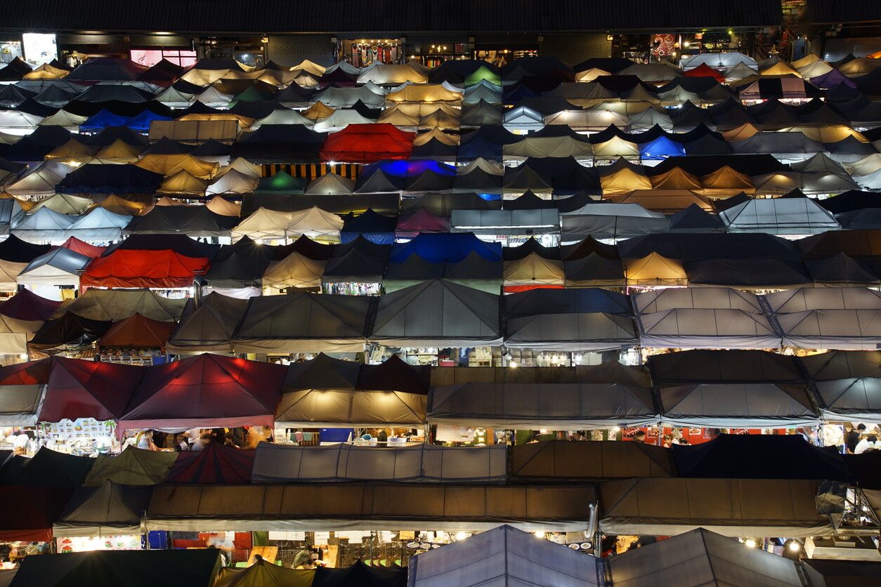 © Istockphoto | Thailandia: uno dei molti mercati notturni delle città