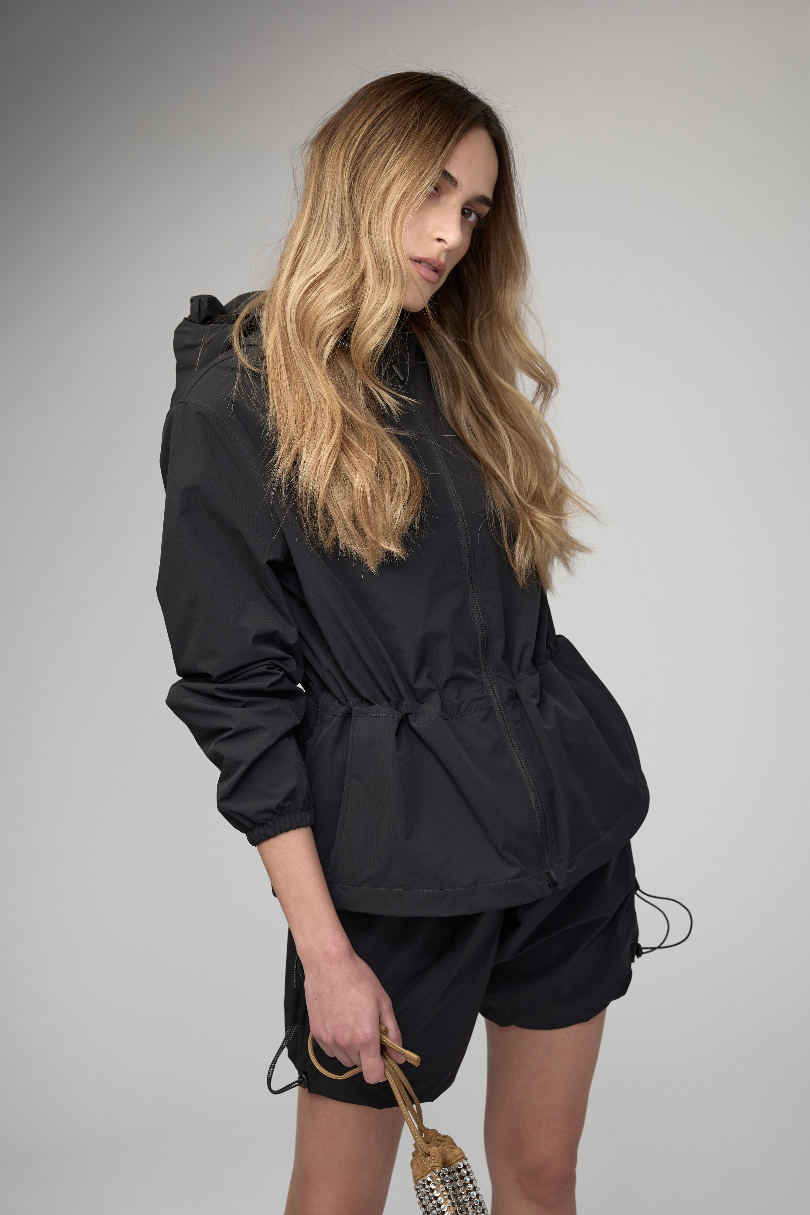 © Ufficio stampa | Light, clean, minimal e tech: una proposta primavera estate 2027 dalla nuova capsule Blauer H.T.