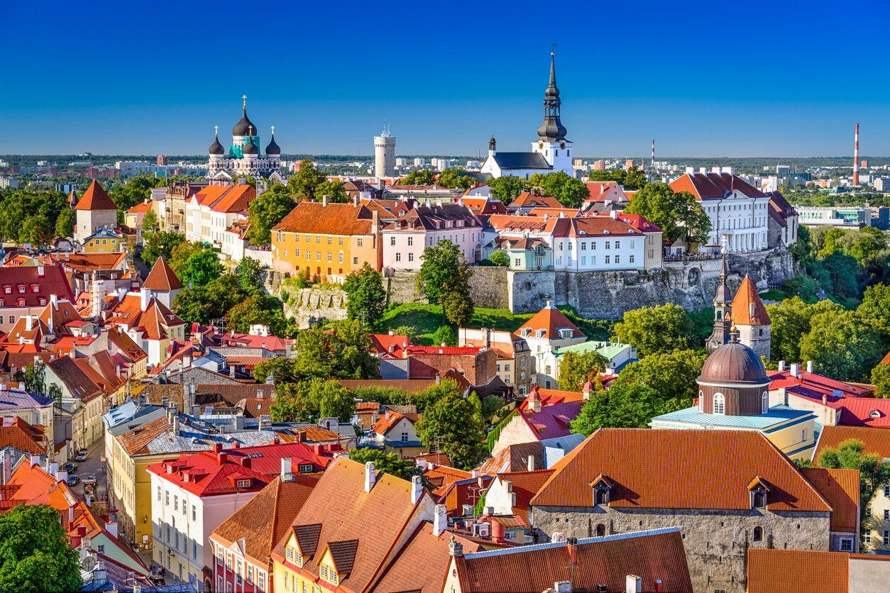 © Istockphoto | Tallin, panorama sulla Città Vecchia