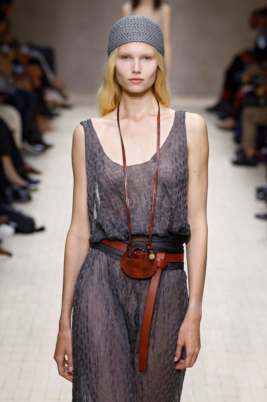 © Catwalk Pictures | Tank dress, l'abito canotta easy look dell'estate 2026. Dalle sfilate: Emporio Armani