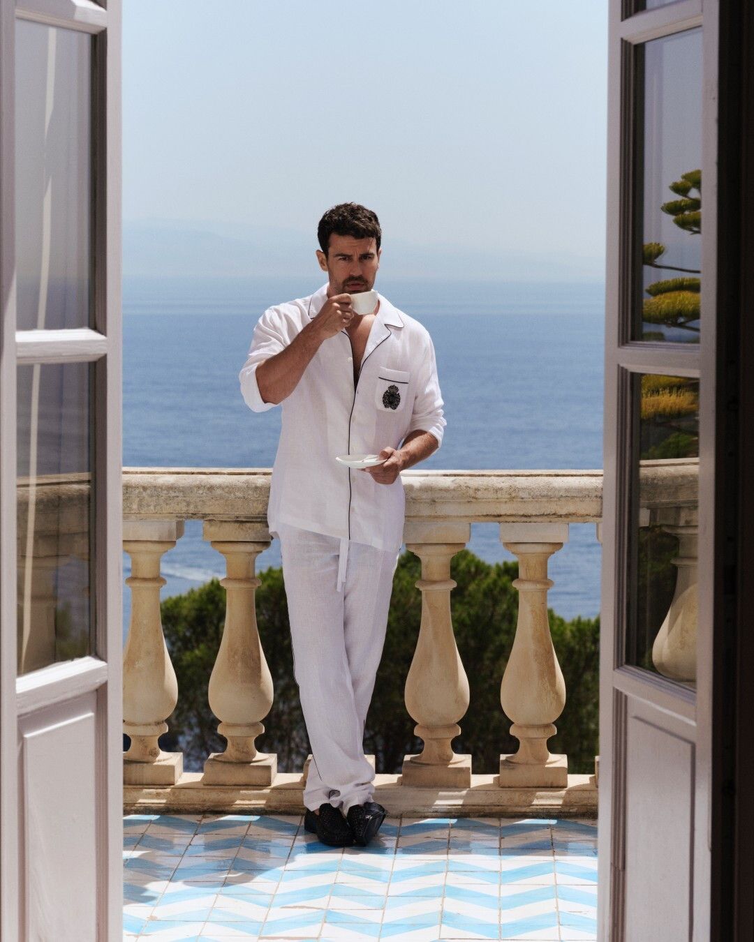 © Ufficio stampa | Theo James è il volto di Dolce&Gabbana Light Blue Pour Homme Eau de Parfum (ph. Alvaro Cortes)