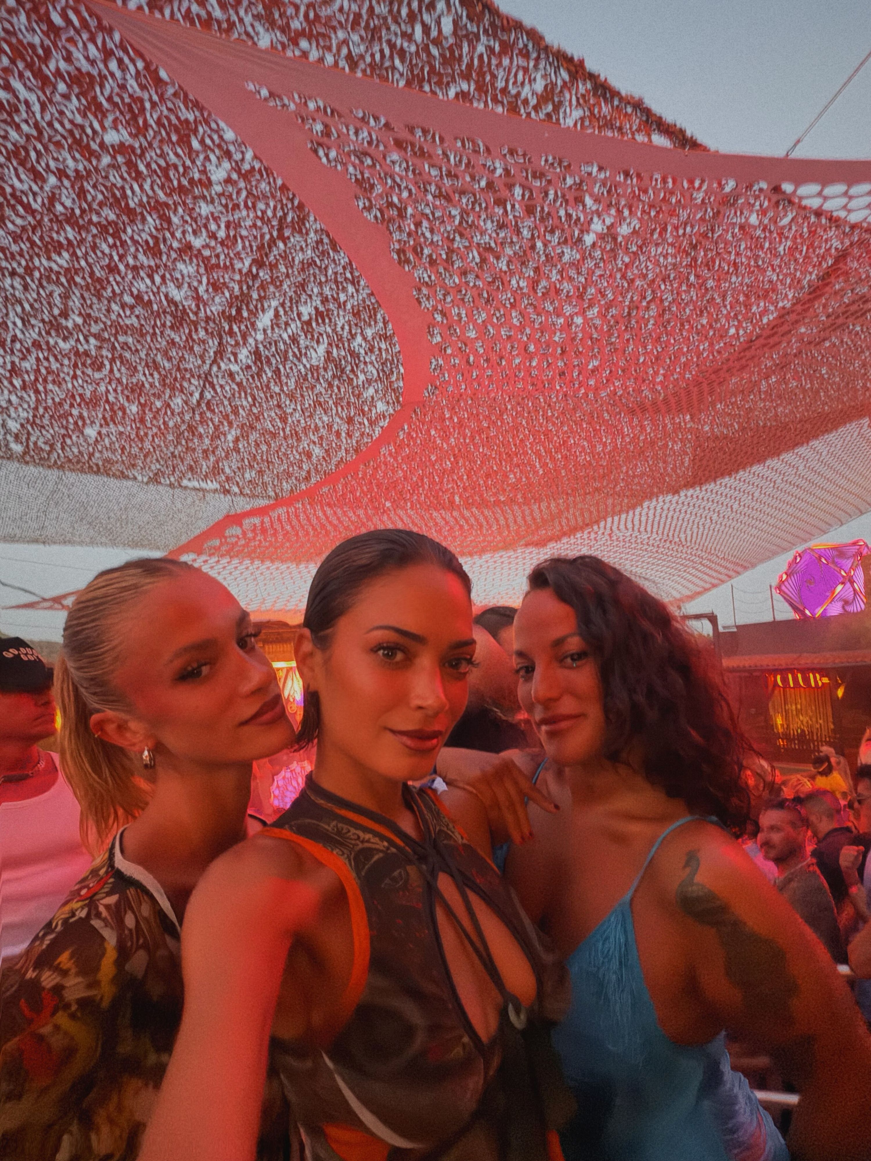 © Instagram | Elodie e Francesceska Nuredini, gli scatti delle vacanze a Ibiza