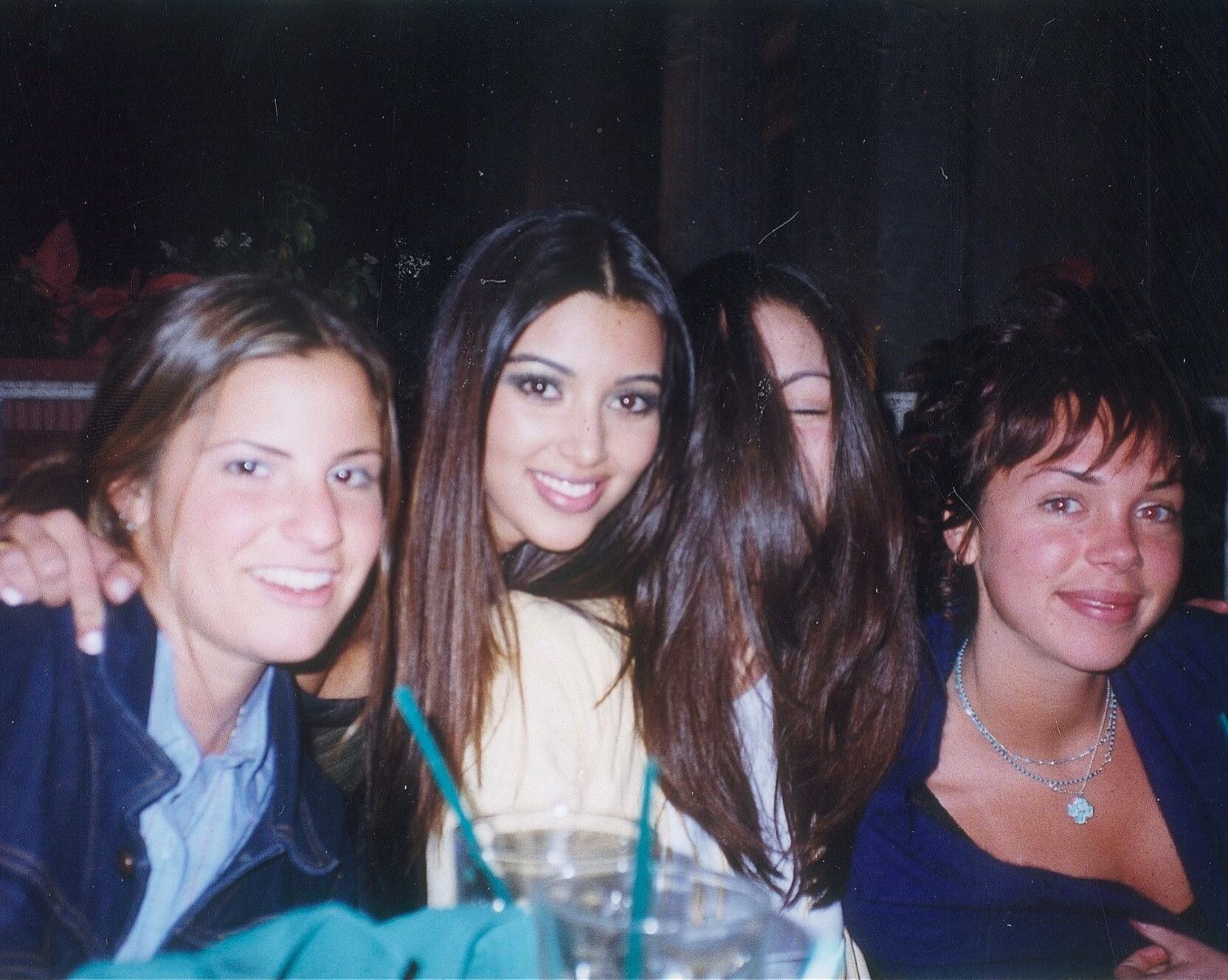 © Instagram | Kim Kardashian e sorelle irriconoscibili prima dei ritocchi