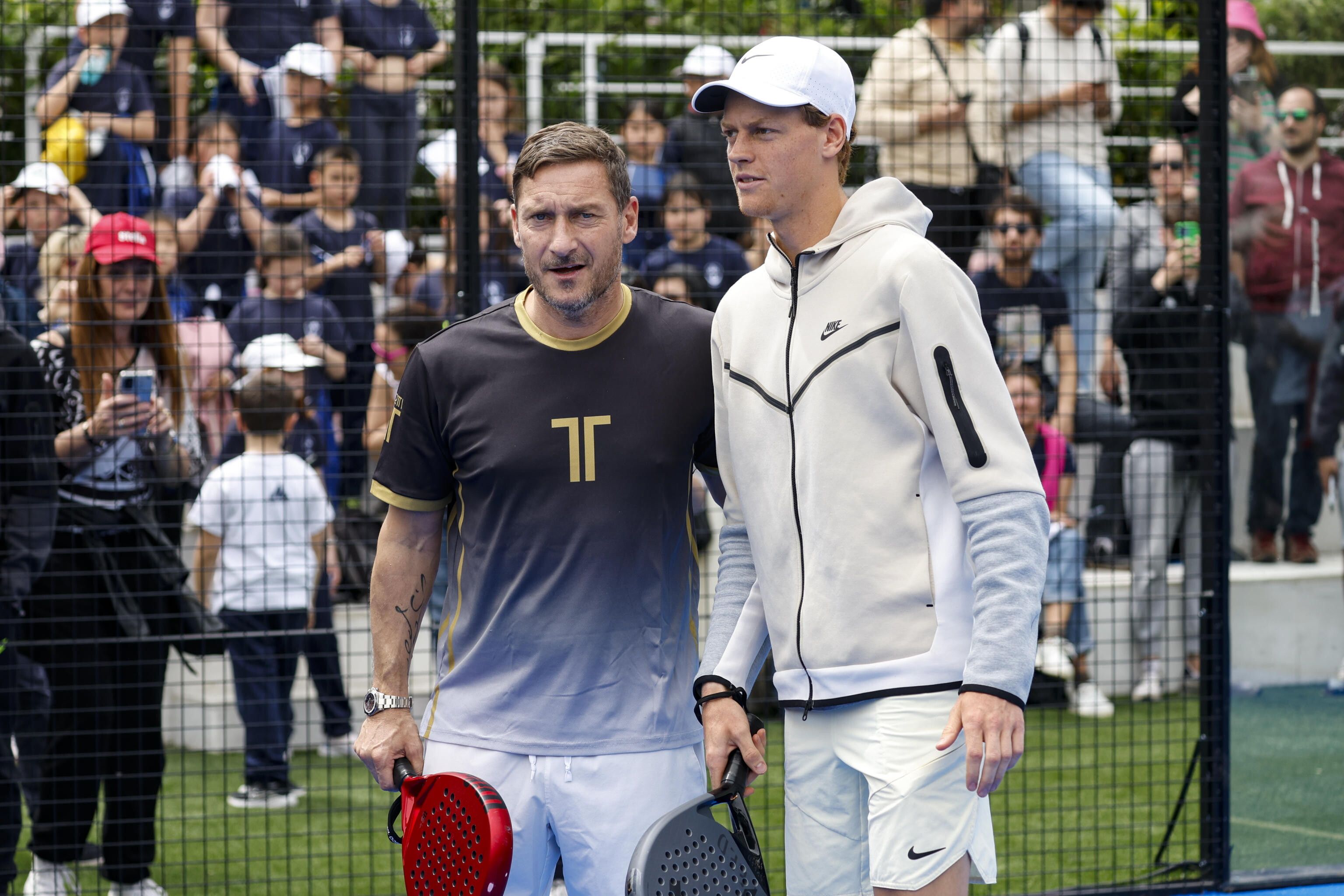 © Da video |  Totti e Sinner, icone sportive italiane alle prese col padel