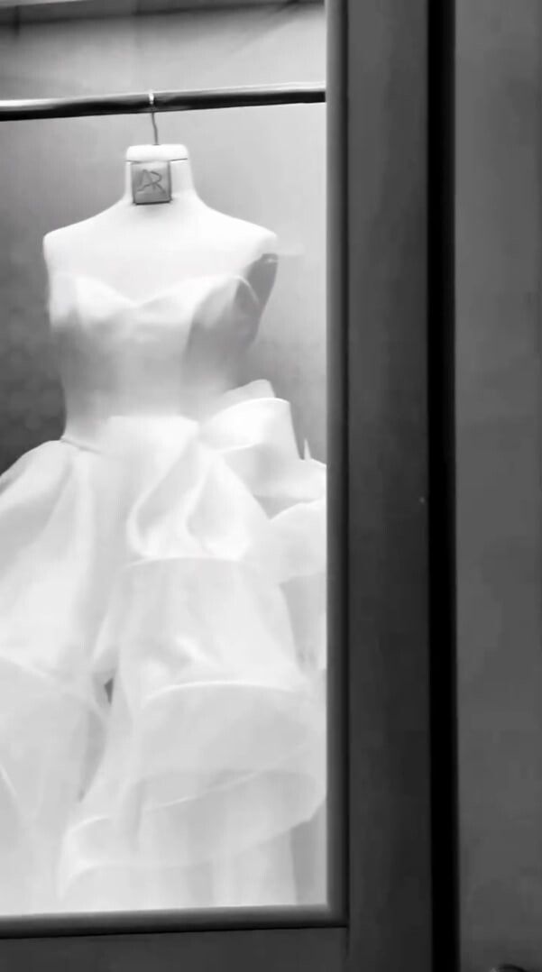 © Instagram |  Vanessa Incontrada prova l'abito da sposa