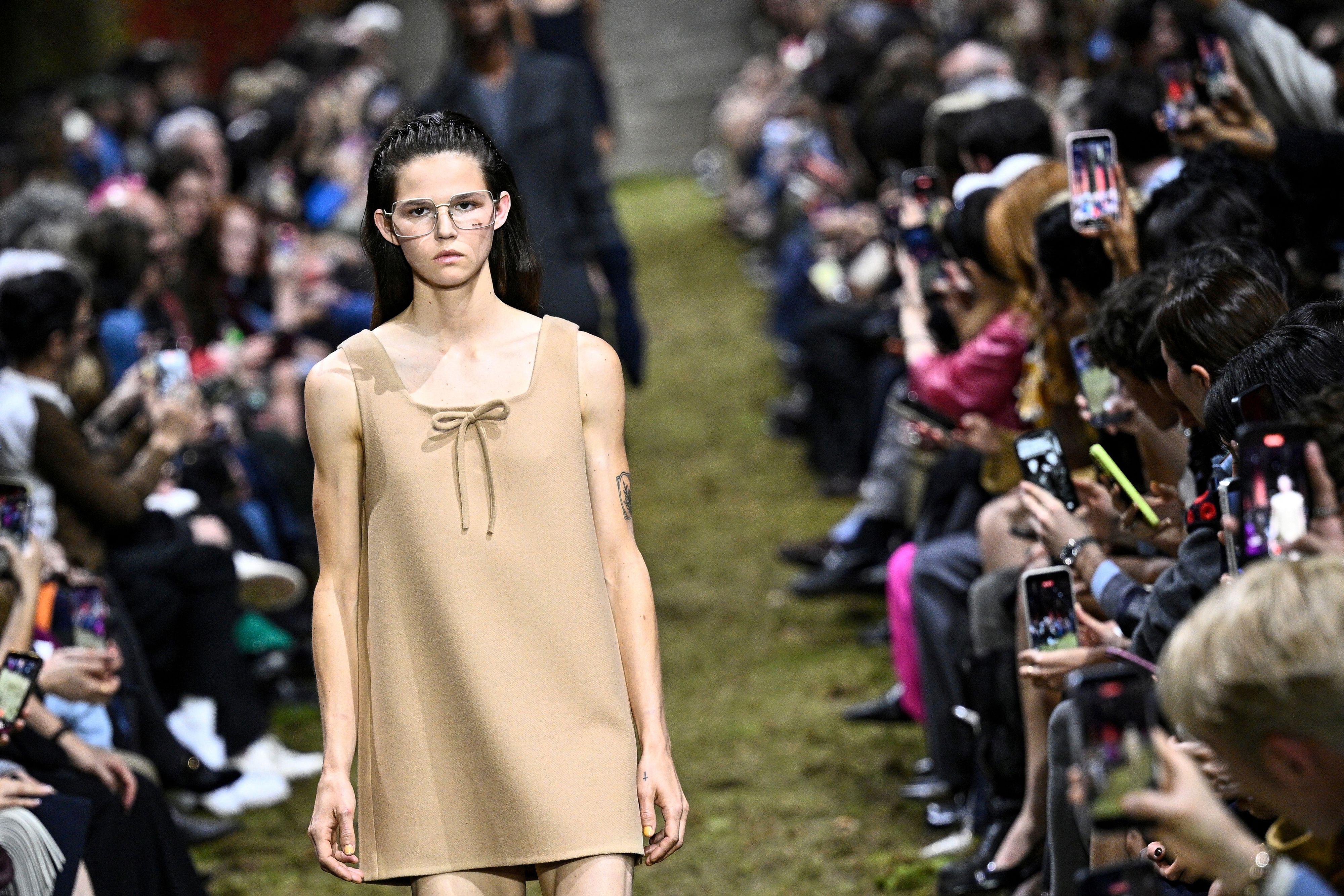 © Afp | Capelli, il ritorno del cerchietto alla sfilata a Parigi di Miu Miu collezione autunno inverno 2026-2027