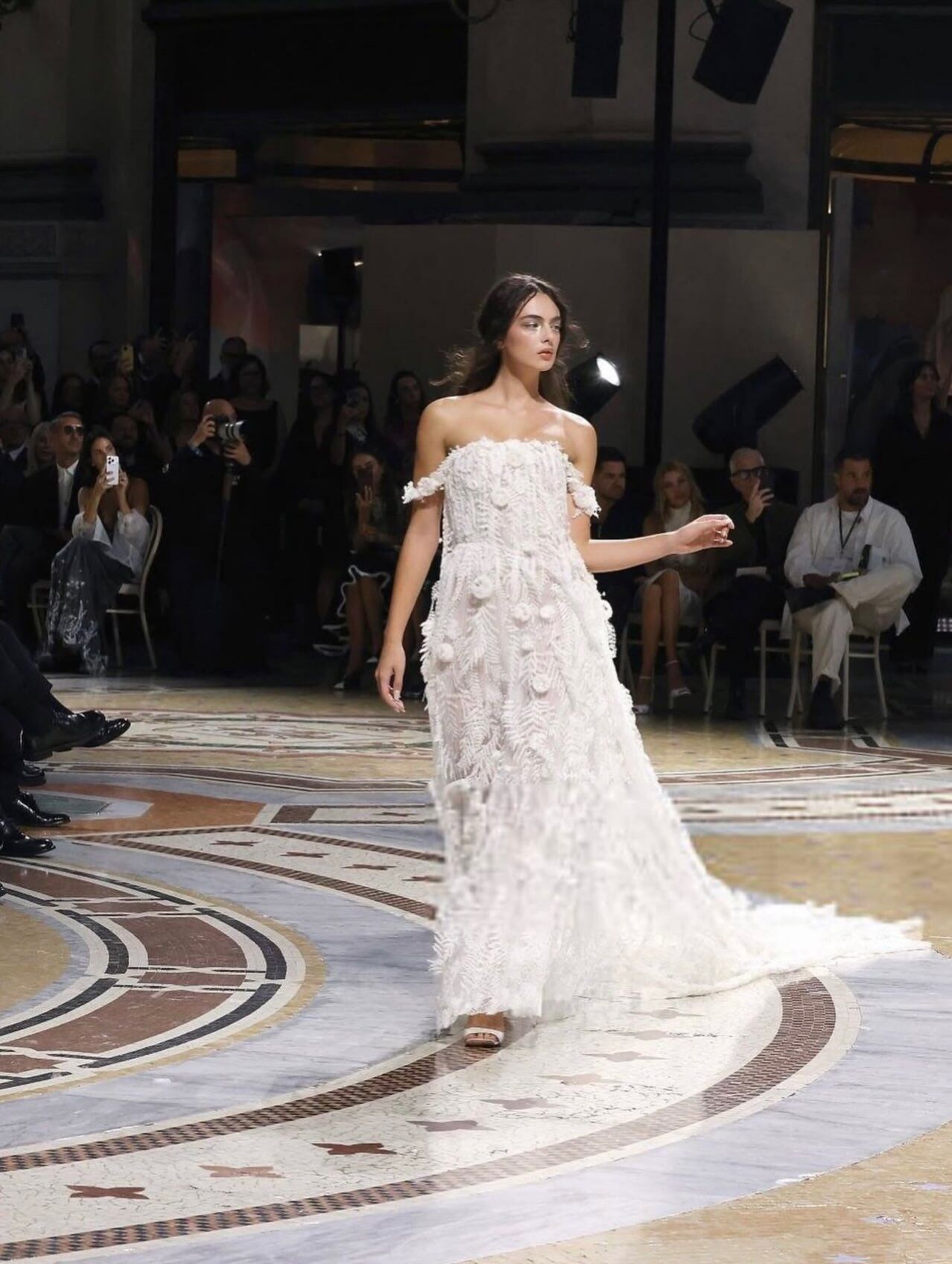 © Instagram | Monica Bellucci e le figlie, dalla Fashion Week al Castello di Sorci: guarda le foto