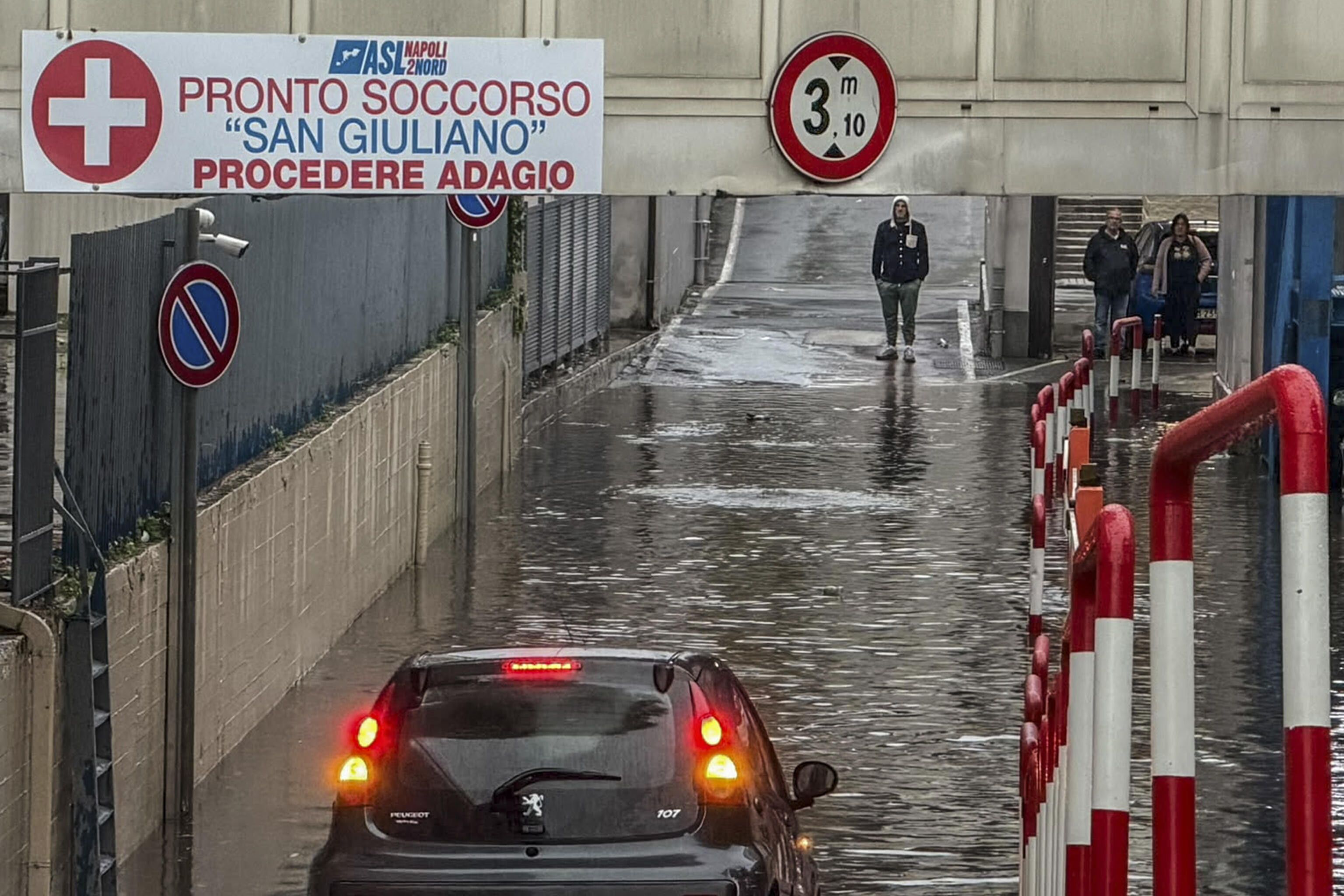© Ansa | Maltempo a Napoli
