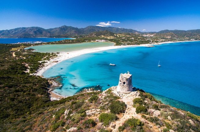 © Istockphoto  |  Cala Rossa, Favignana, Sicilia