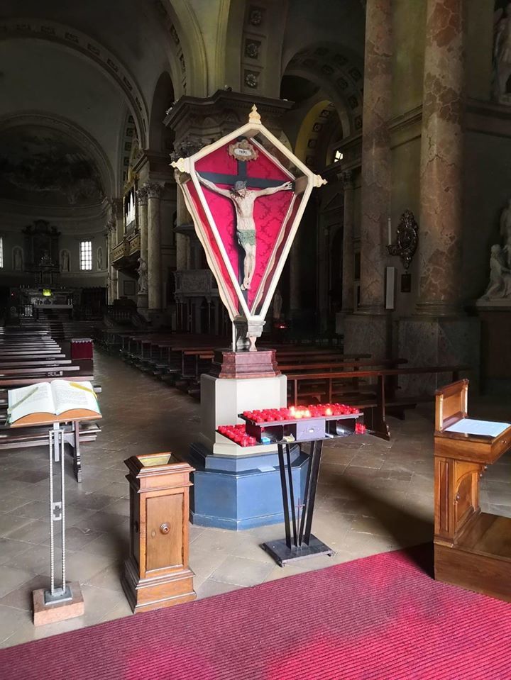 © Facebook  | A Casalmaggiore, in provincia di Cremona, il parroco don Claudio Rubagotti ha esposto in Duomo un crocifisso "miracoloso" 