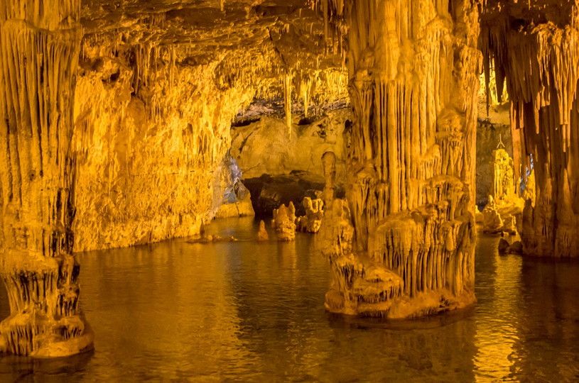 © Istockphoto  |  Grotta Azzurra, Capri