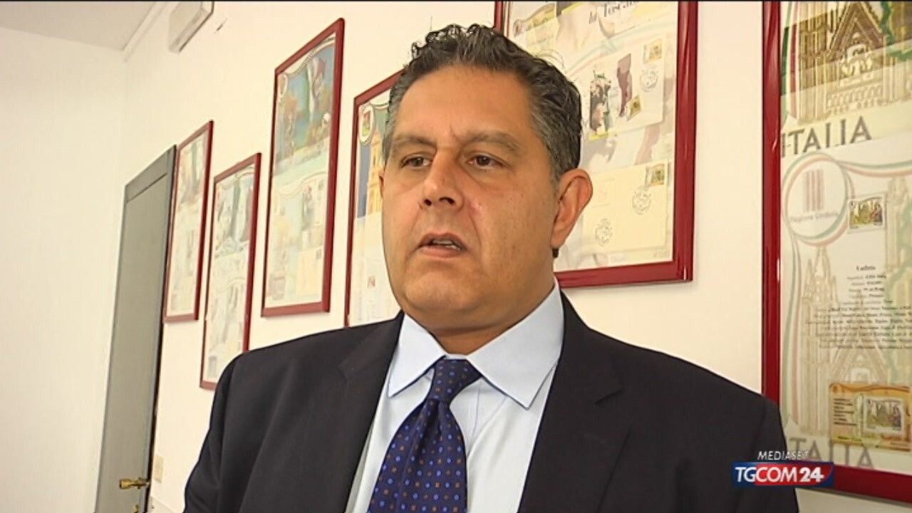 © ansa  | Il presidente della Regione Campania Vincenzo de Luca ha appoggiato la posizione del premier: “Draghi ha fatto bene a dire che si va verso l’obbligo di vaccinazione” 