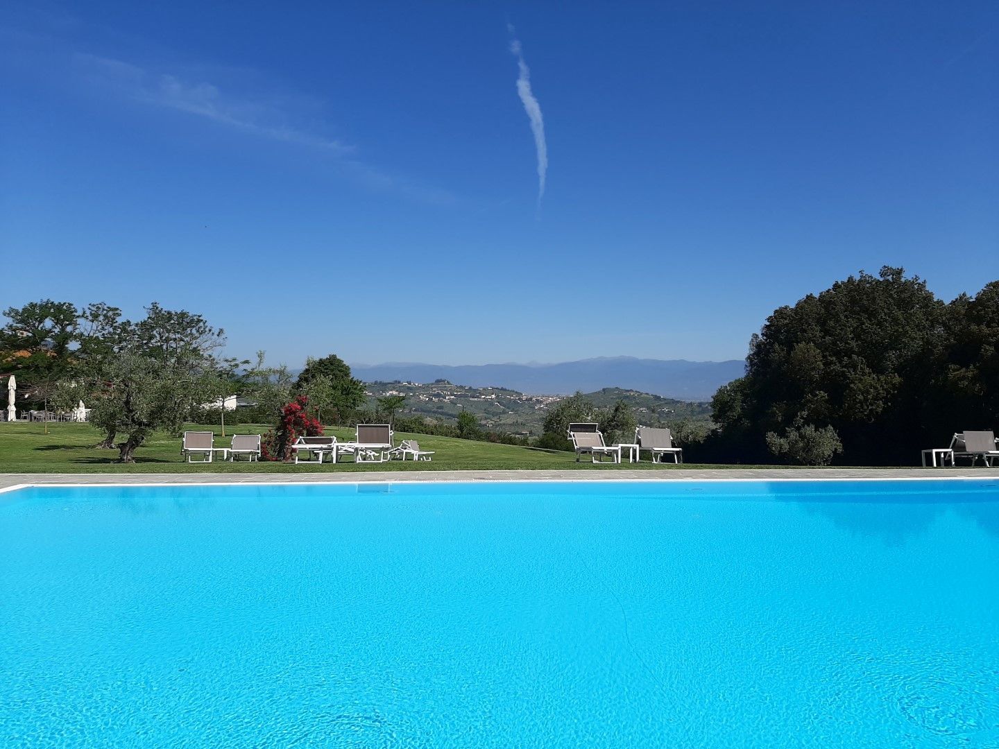 © tgcom24  | Siena, la piscina nel chiostro della Certosa di Maggiano, oggi boutique hotel di charme 