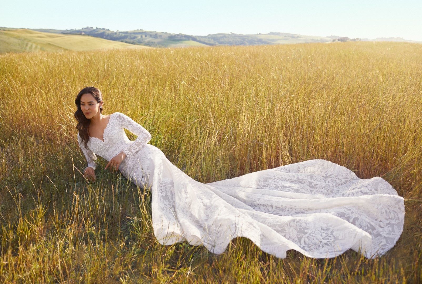 © Ufficio stampa  | Un romantico viaggio tra i paesaggi della Toscana: la nuova campagna Atelier Emé Sposa