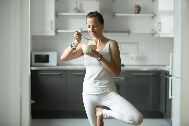 © Istockphoto  | Lo yoga si presta all'esercizio in casa e può aiutarci a combattere i dolori da posizioni e lo stress