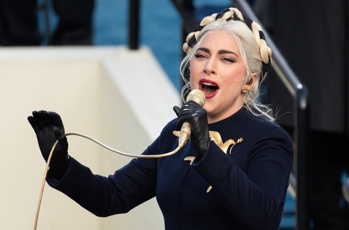 © Afp  | Lady Gaga canta l'inno nazionale durante la cerimonia di insediamento del presidente Usa Joe Biden e della vicepresidente Kamala Harris a Washington