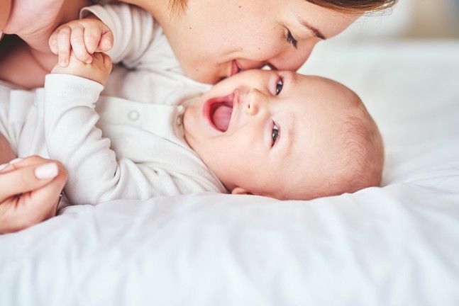 © Istockphoto  | Il sorriso è il primo modo in cui ci relazioniamo con gli altri. Un esempio di sorriso "vero", chiamato anche sorriso Duchenne, dal neurologo che lo ha studiato.