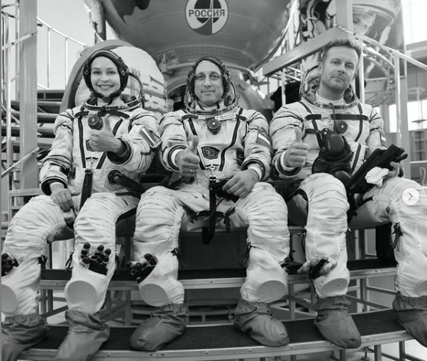 © Instagram  | L'attrice Yulia Peresild, il regista Klim Shipenko e il cosmonauta Anton Shkaplerov durante la preparazione per il viaggio sulla stazione spaziale internazionale