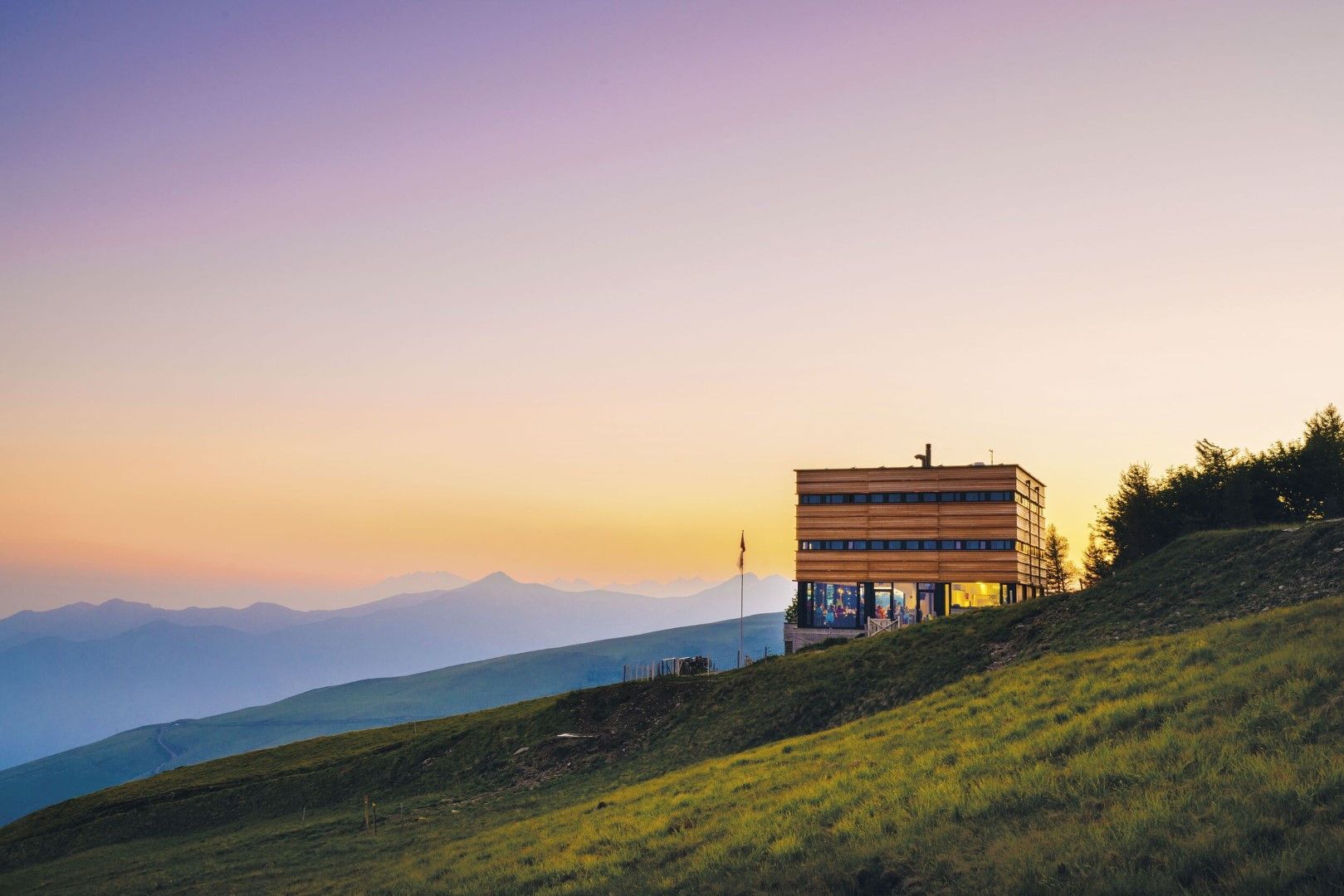 © Ente del Turismo  | Monte Generoso: il “Fiore di Pietra”