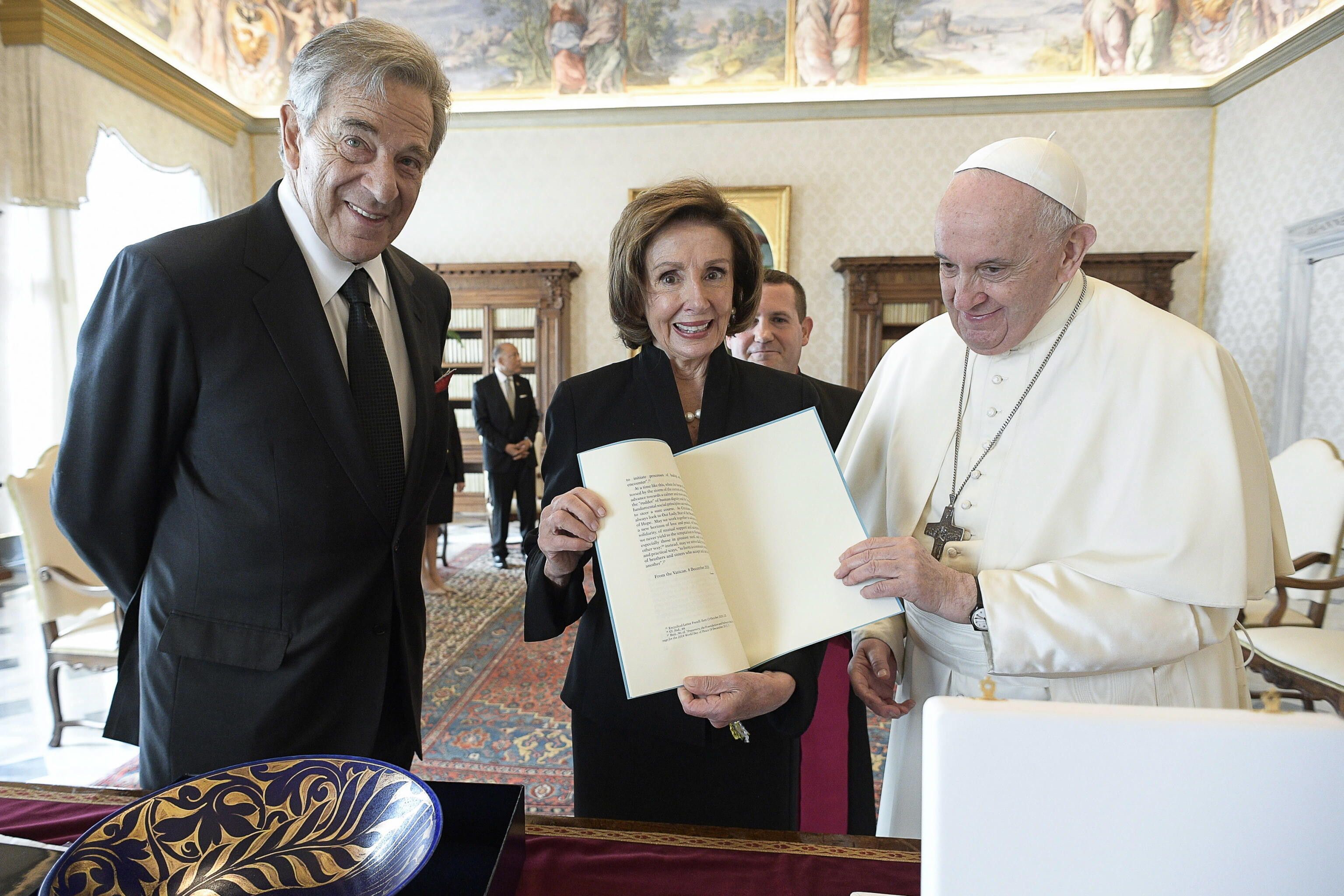 © Ansa - 9 ottobre 2021 - 	 Visita privata di Nancy e Paul Pelosi in Vaticano, ricevuti da Papa Francesco