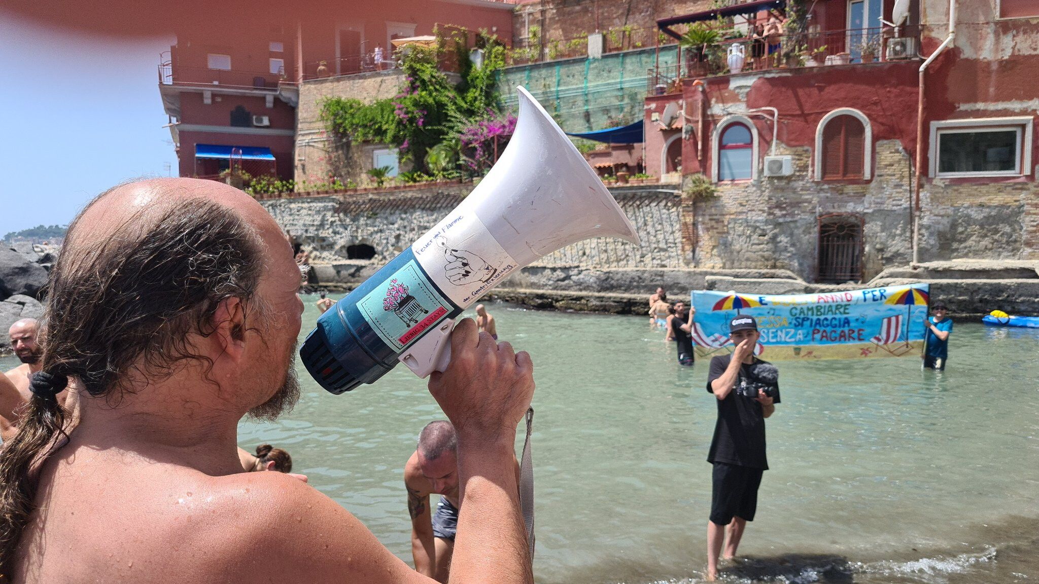 © Comitato mare libero e gratuito Napoli 