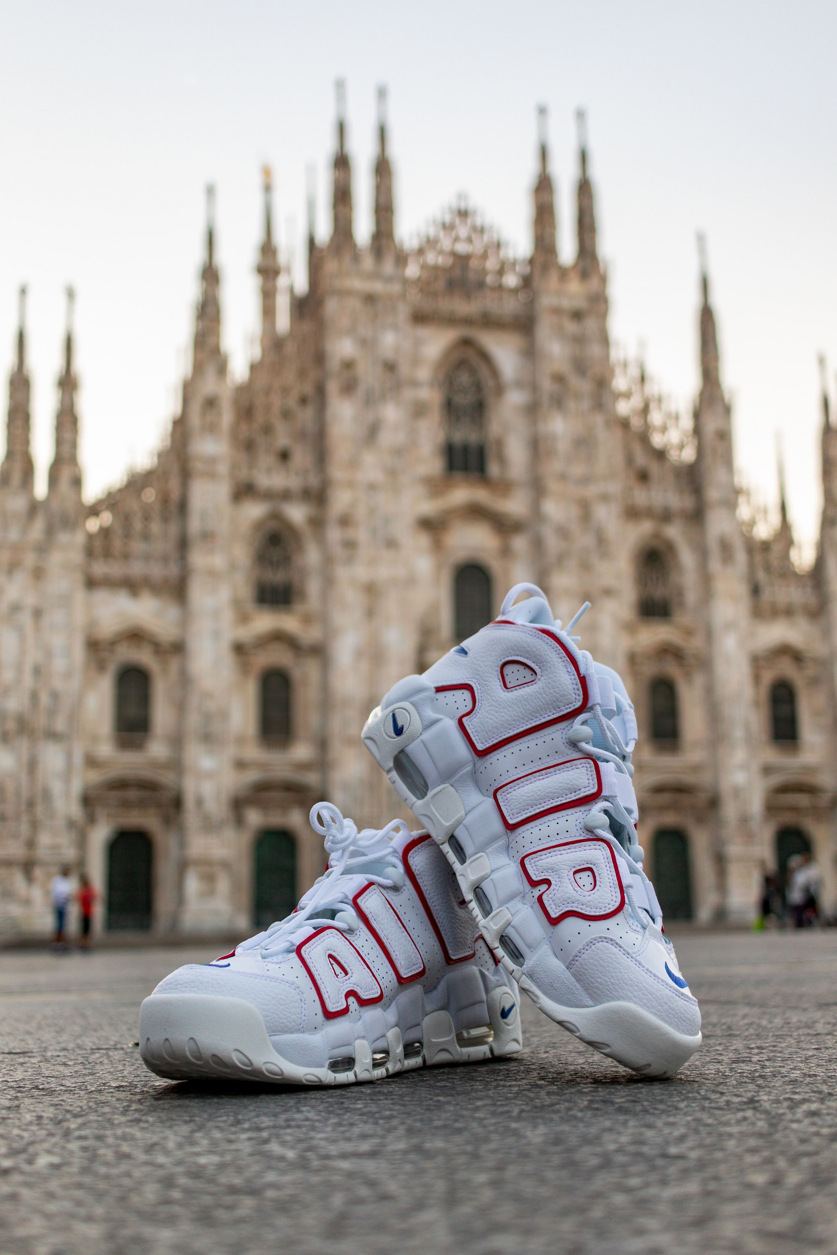 Sneakers uomo le piu cool sono dedicate al Duomo di Milano Tgcom24