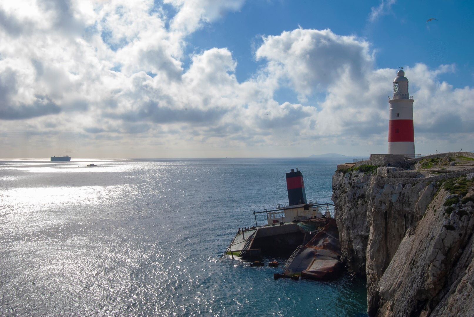 © Istockphoto  |  Faro Mangiabarche, Sardegna