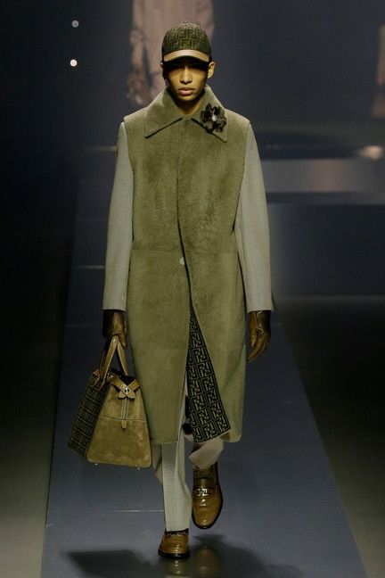 Sfilate Milano Fashion Week Fendi l uomo dandy veste anche in gonna Tgcom24