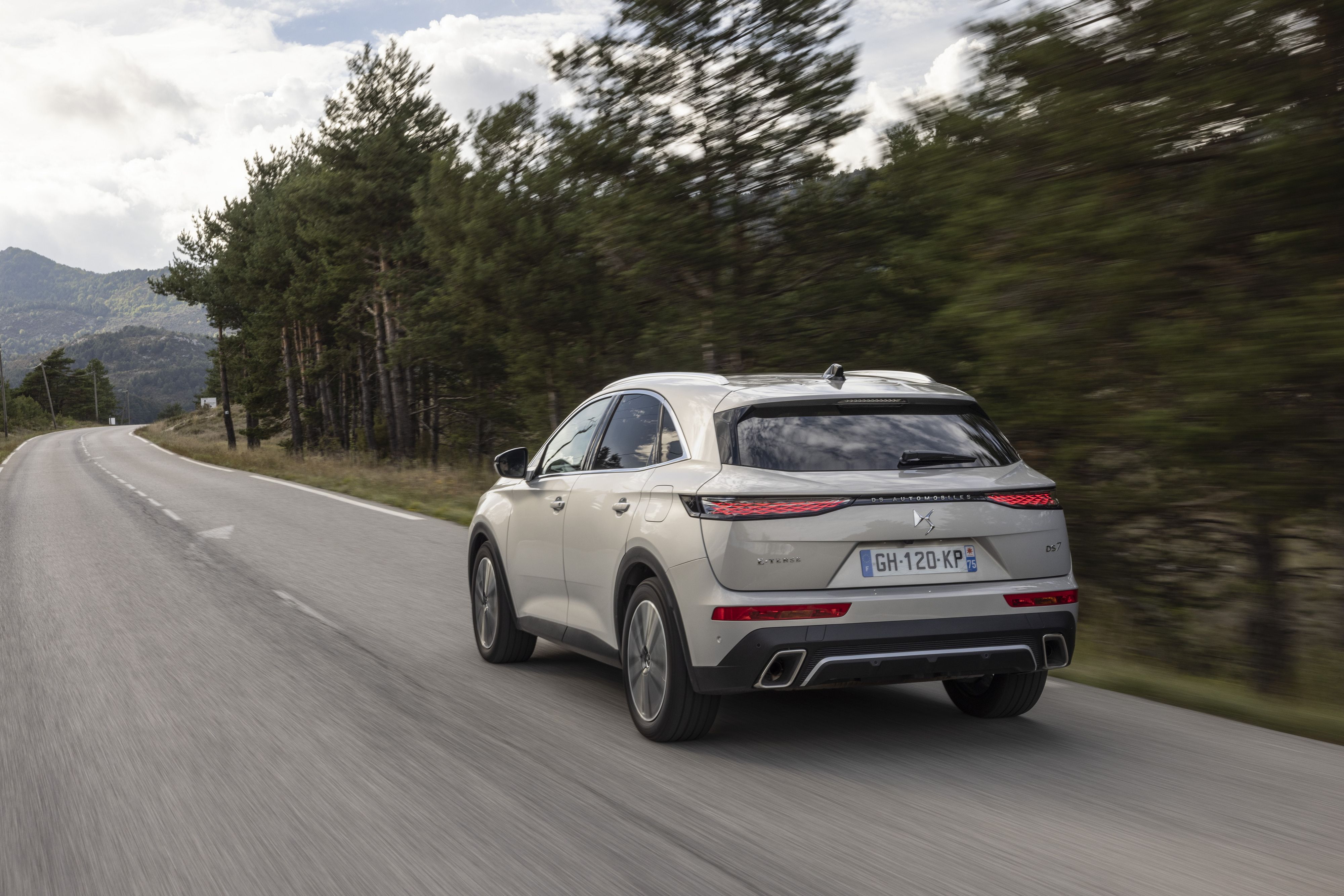 Nuovo DS7 E-Tense illumina la strada - Tgcom24