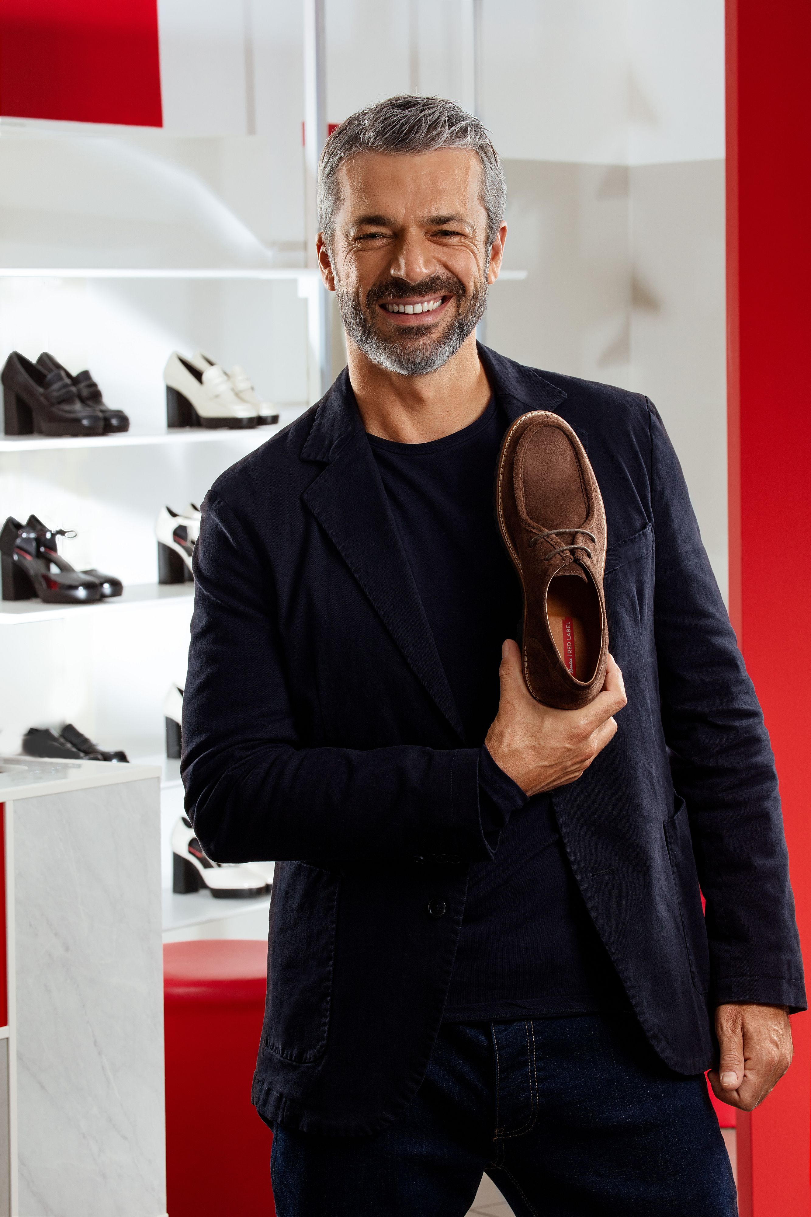 © Ufficio stampa  | Scarpe autunno inverno 2022: Luca Argentero è il nuovo volto della campagna di Bata