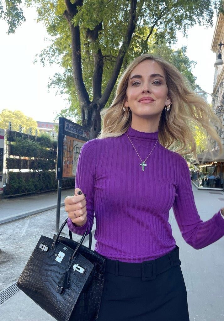 © Ufficio stampa  | Chiara Ferragni in Falconeri | La maglia dolcevita in colore fiocco a manica lunga è interamente realizzata in cashmere ultrafine con collo a costina 