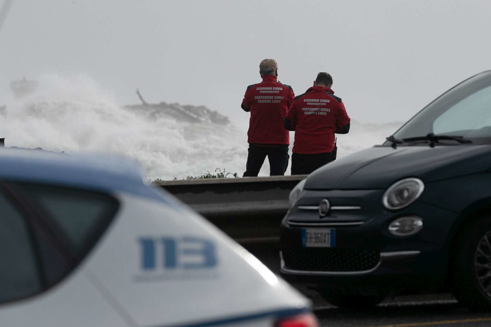 © Ansa  | Ostia, cede frangiflutti: allagamenti