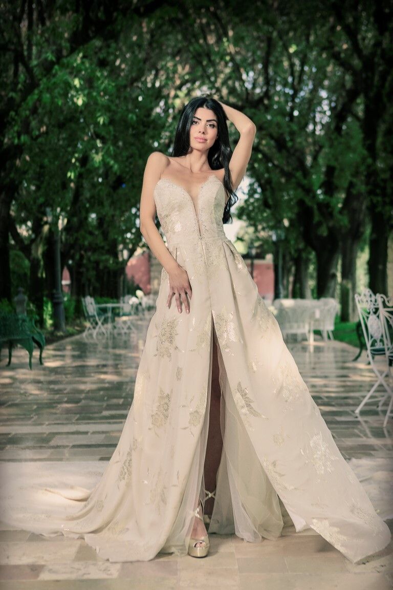 Isabella Caposano. Abiti principeschi che vestono le donne di magia