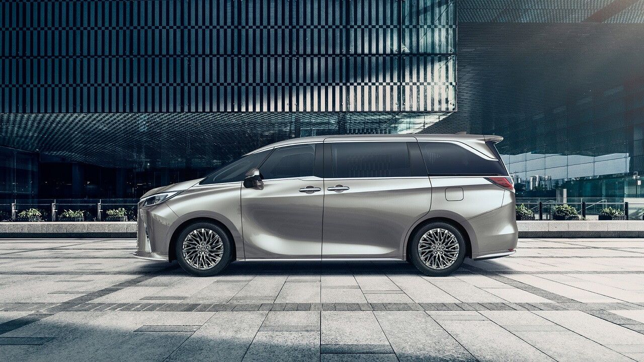 © Lexus