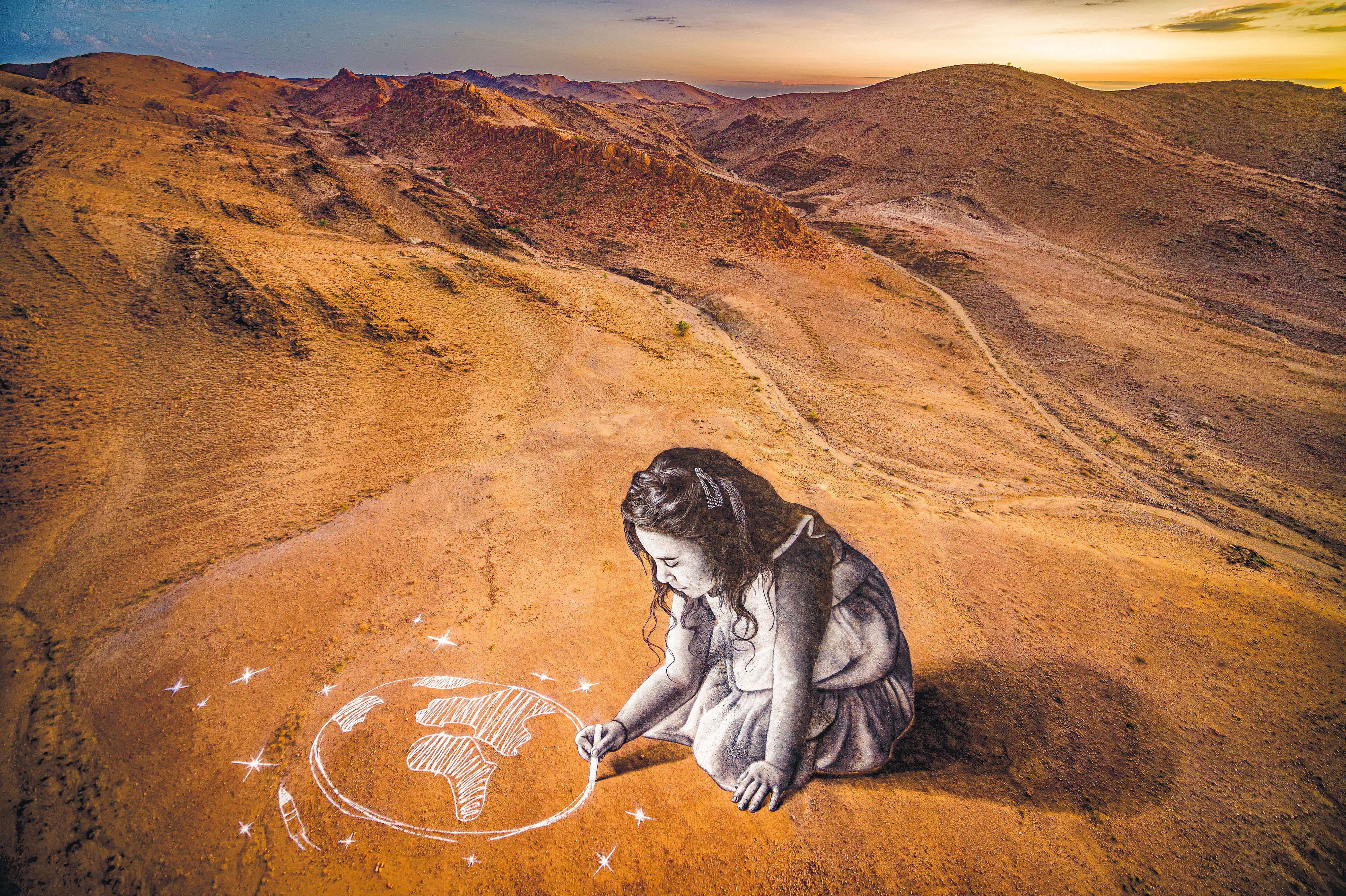 © Ufficio stampa  | Saype x MoonSwatch: la maxi installazione eco-responsabile "Her Bold Dream" (Copyright © Saype)