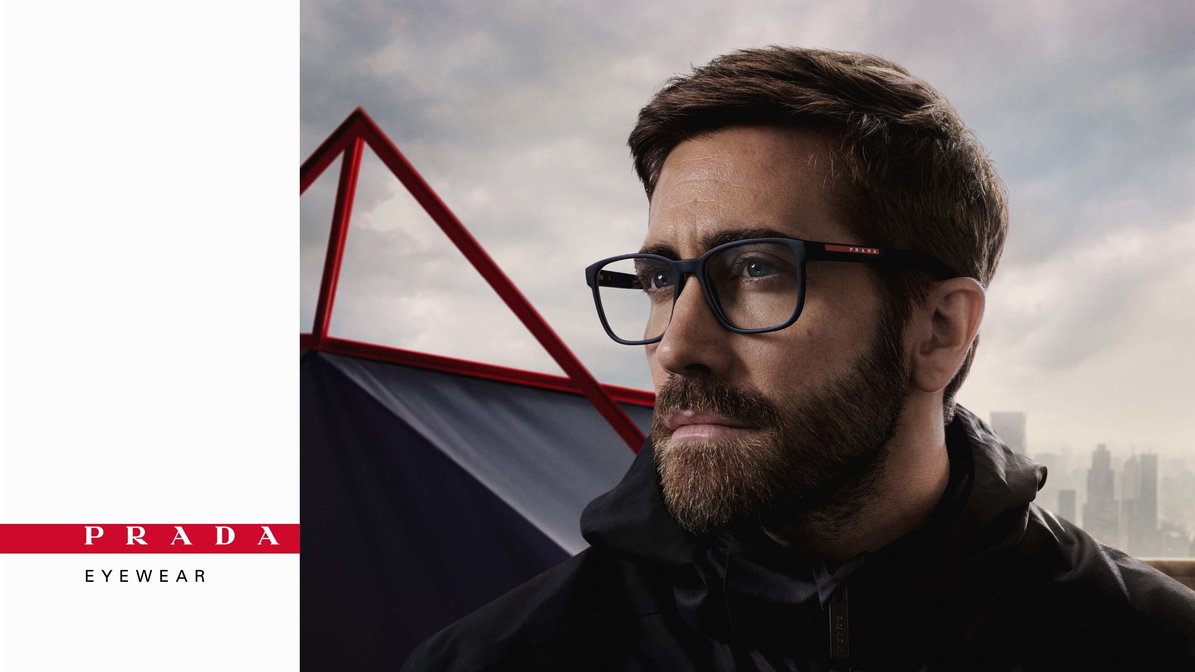 © Ufficio stampa  | Jake Gyllenhaal per Prada Linea Rossa Eyewear 2023 (credit: Norbert Schoerner)