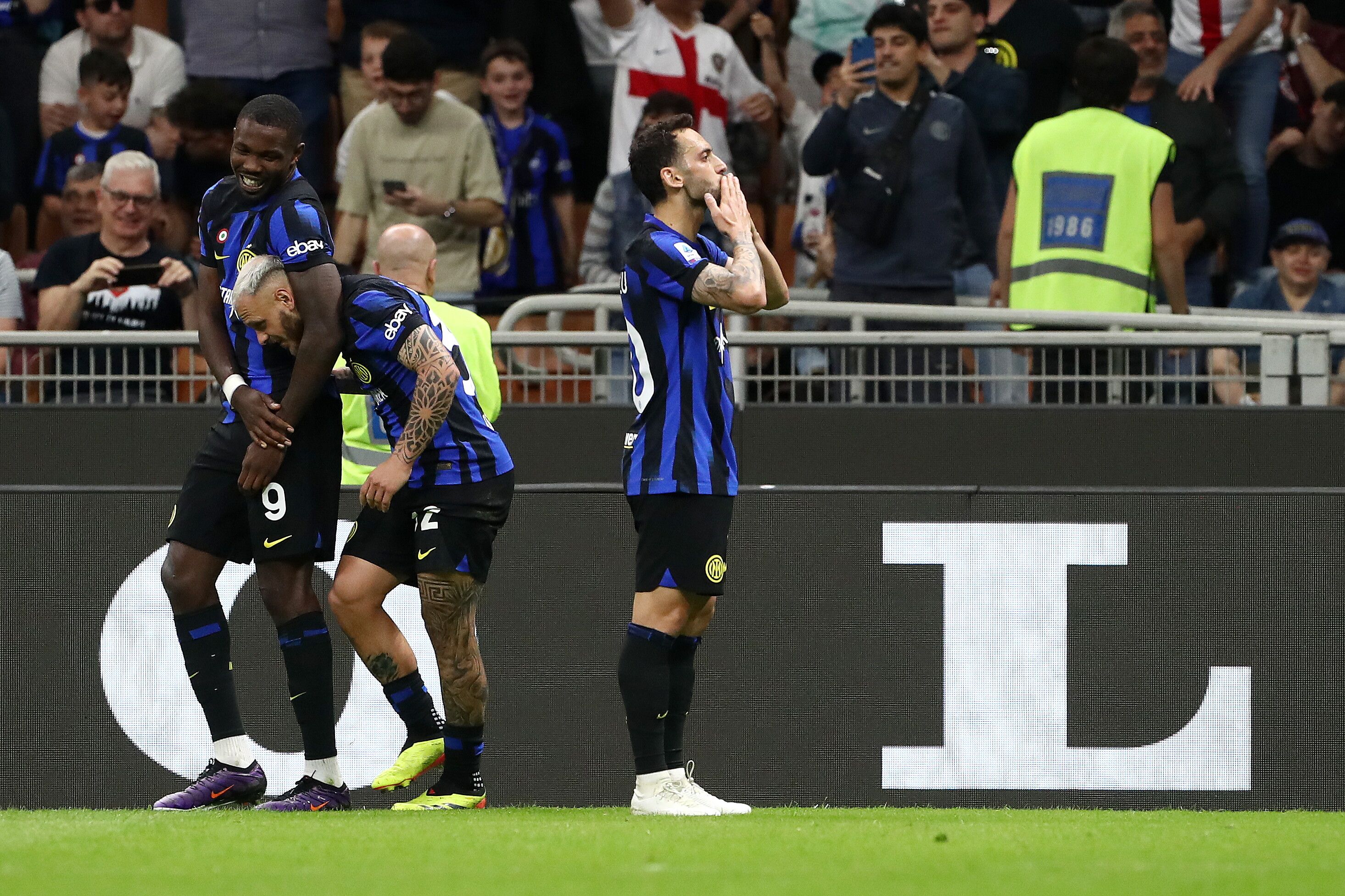 Le foto di Inter-Cagliari: a San Siro è già partita la festa