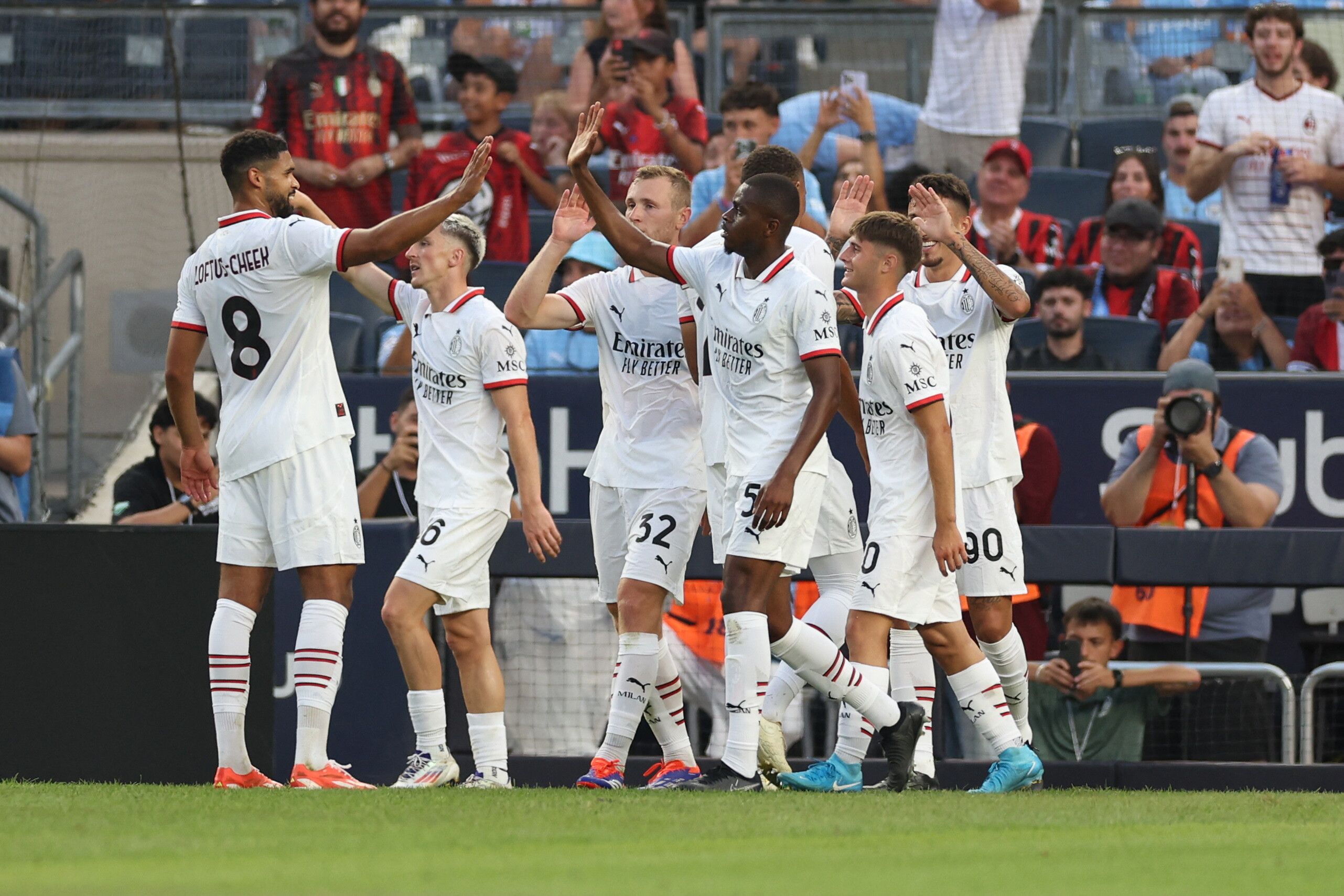 © Ac Milan  | I giovani bomber hanno trascinato il Milan al successo nella prima amichevole giocata dai rossoneri a New York. 3-2 al City di Guardiola con Colombo, Chukwueze e Saelemaekers in grande spolvero.