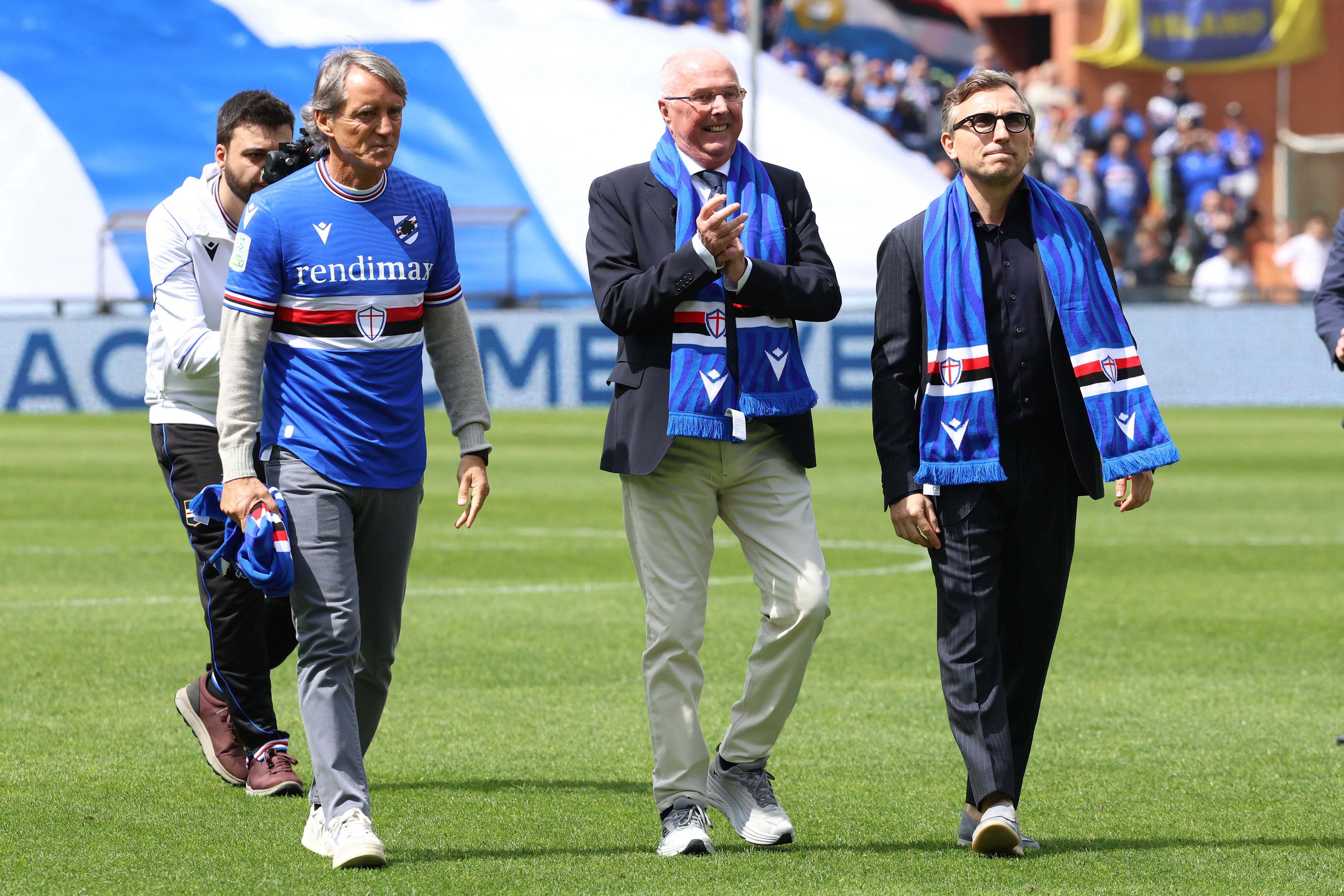 Eriksson A Maggio L Abbraccio Dei Tifosi Della Lazio All Olimpico